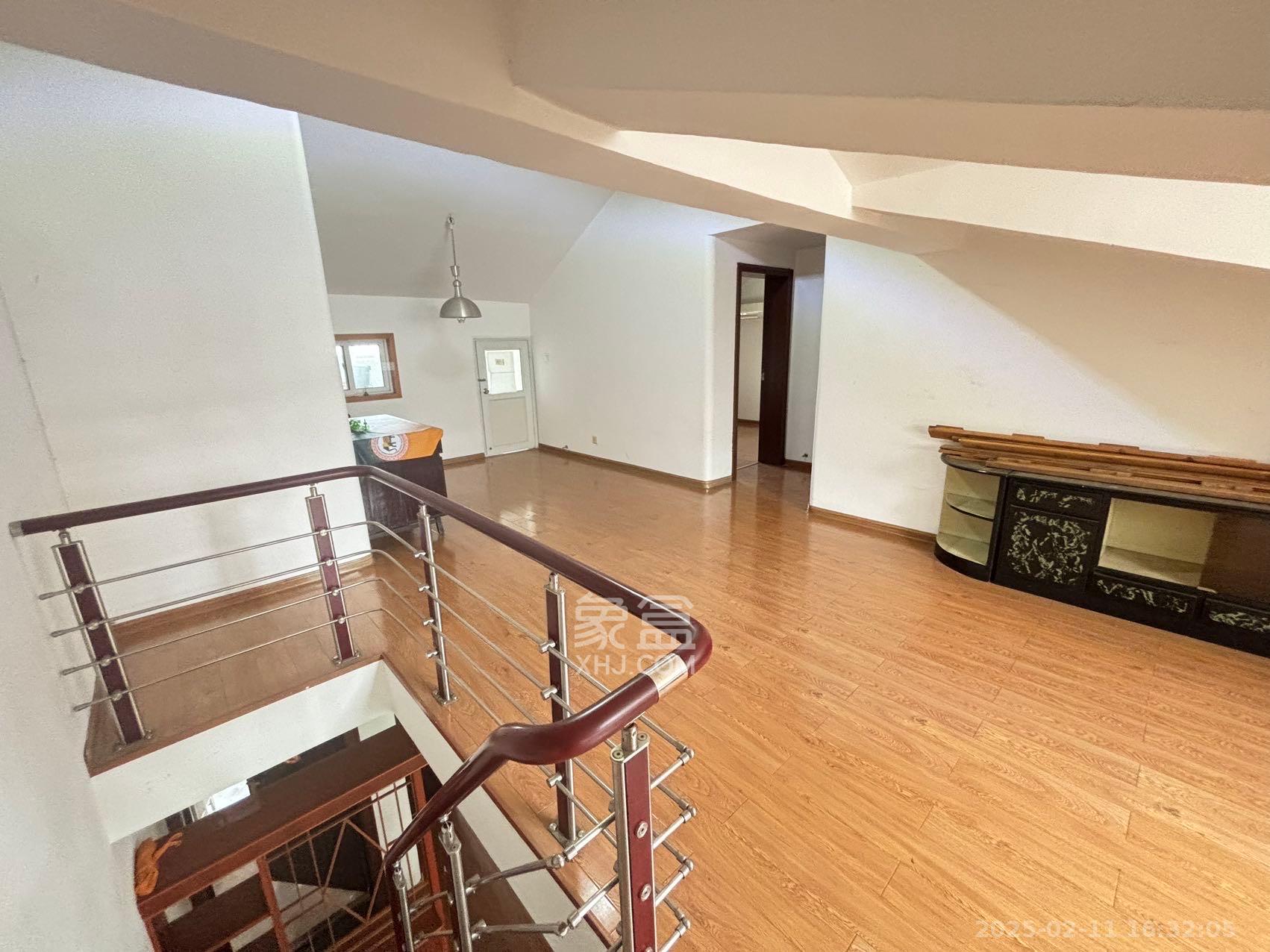 湘樟园小区(湘樟家园) 3室2厅2卫 1400.0元/月 湘樟园小区(湘樟家园) 3室2厅2卫 1400.0元/月室内图