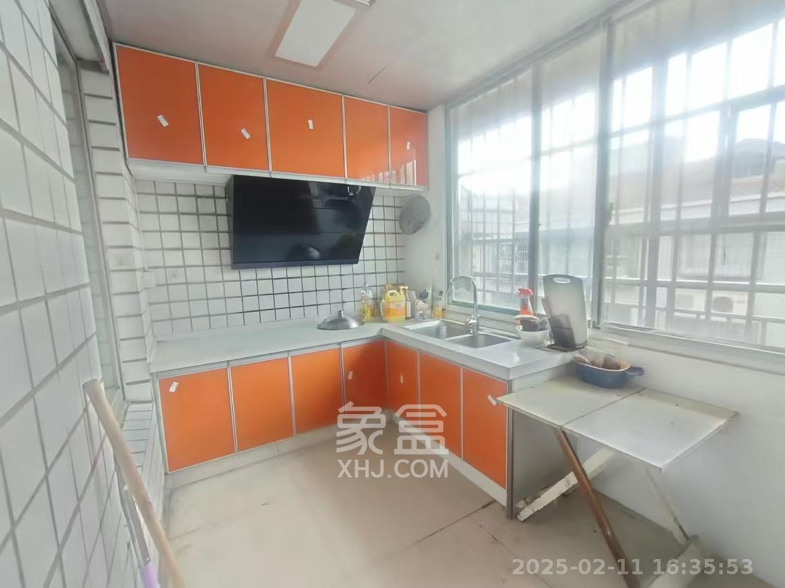 湘绣城 2室2厅1卫 1200.0元/月 湘绣城 2室2厅1卫 1200.0元/月室内图