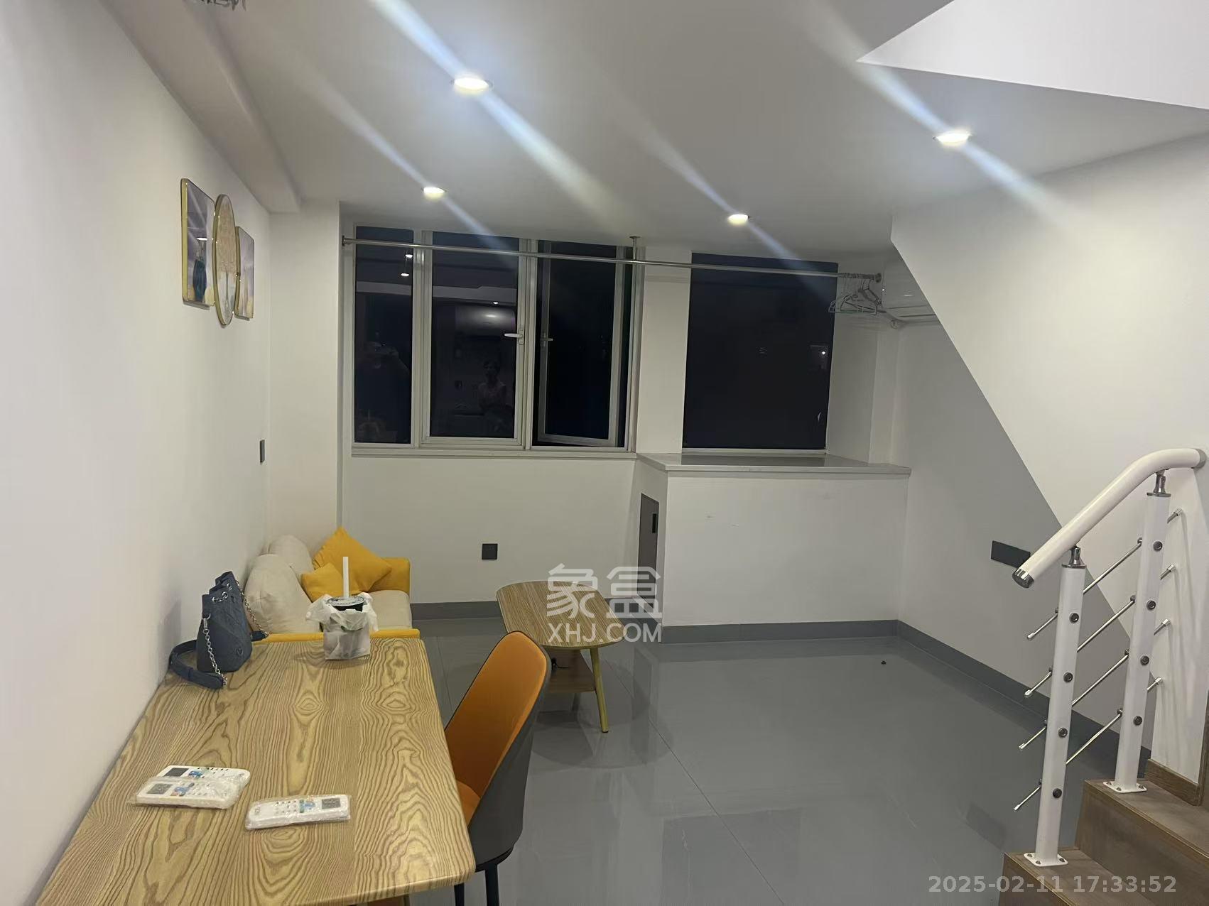 太阳城 2室2厅1卫 1700.0元/月 太阳城 2室2厅1卫 1700.0元/月室内图