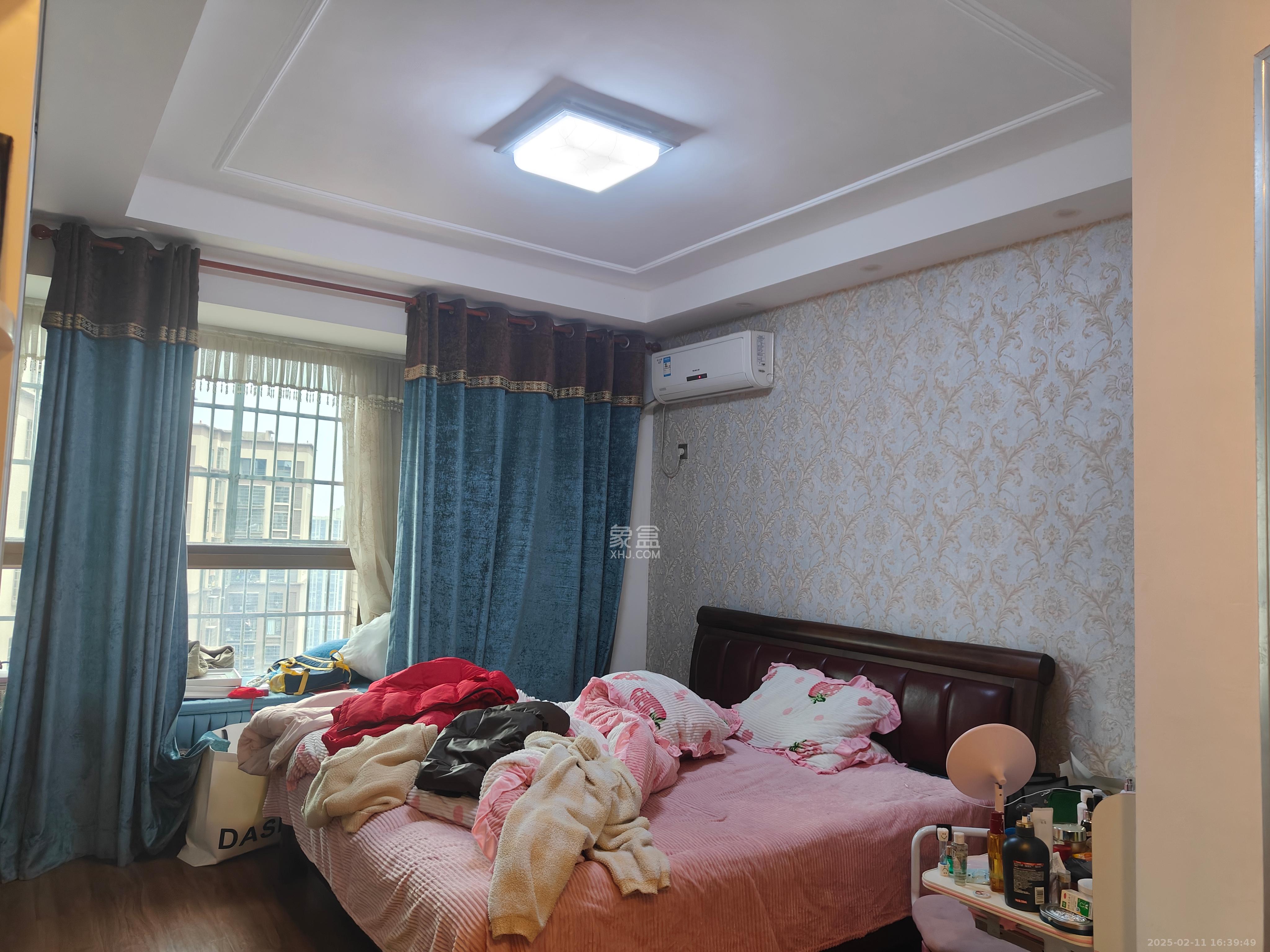 湖湾世景  5室2厅2卫   2700.00元/月室内图