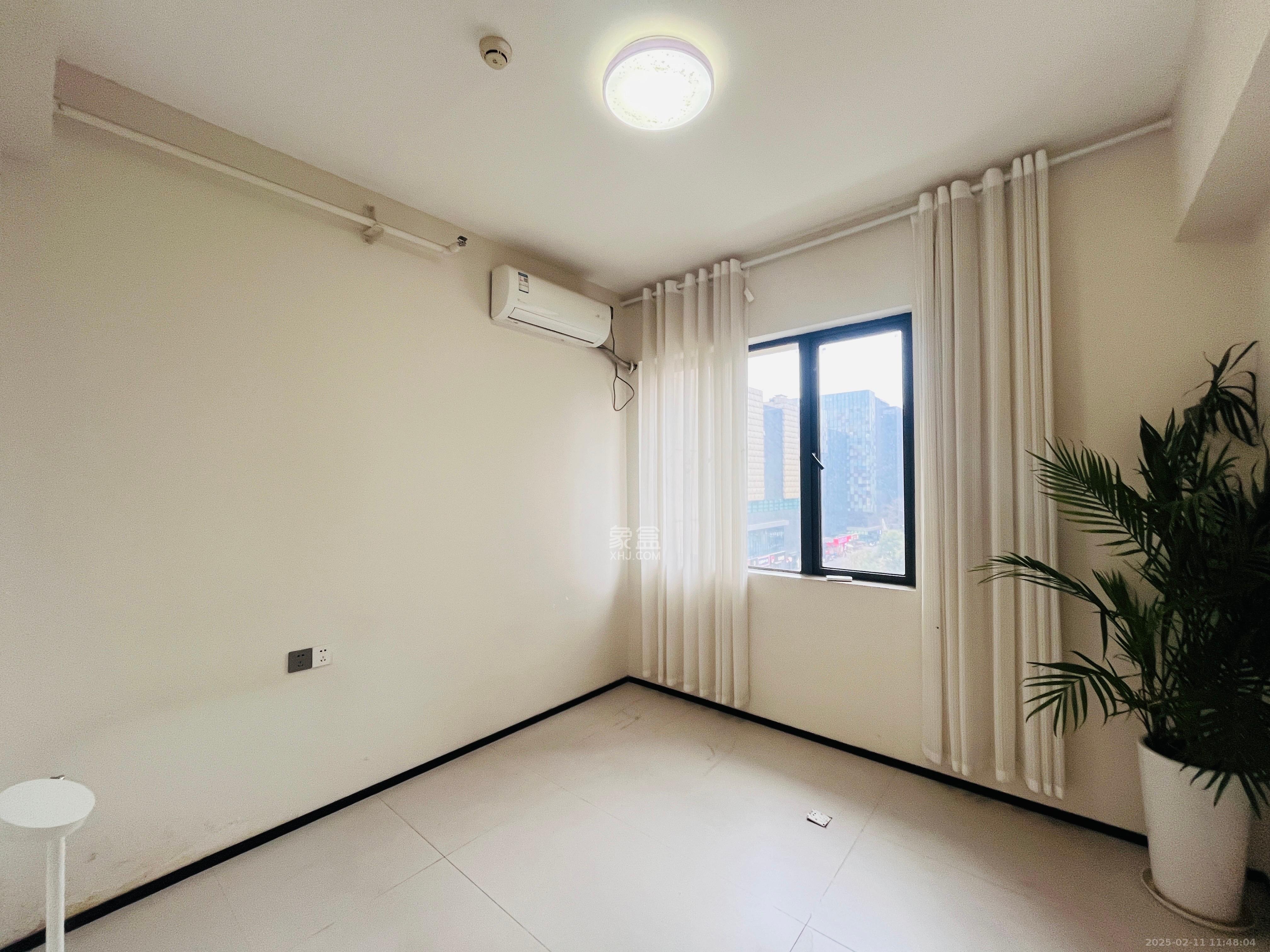 半山公馆(半山国际中心) 2室2厅1卫 2600.0元/月 半山公馆(半山国际中心) 2室2厅1卫 2600.0元/月室内图