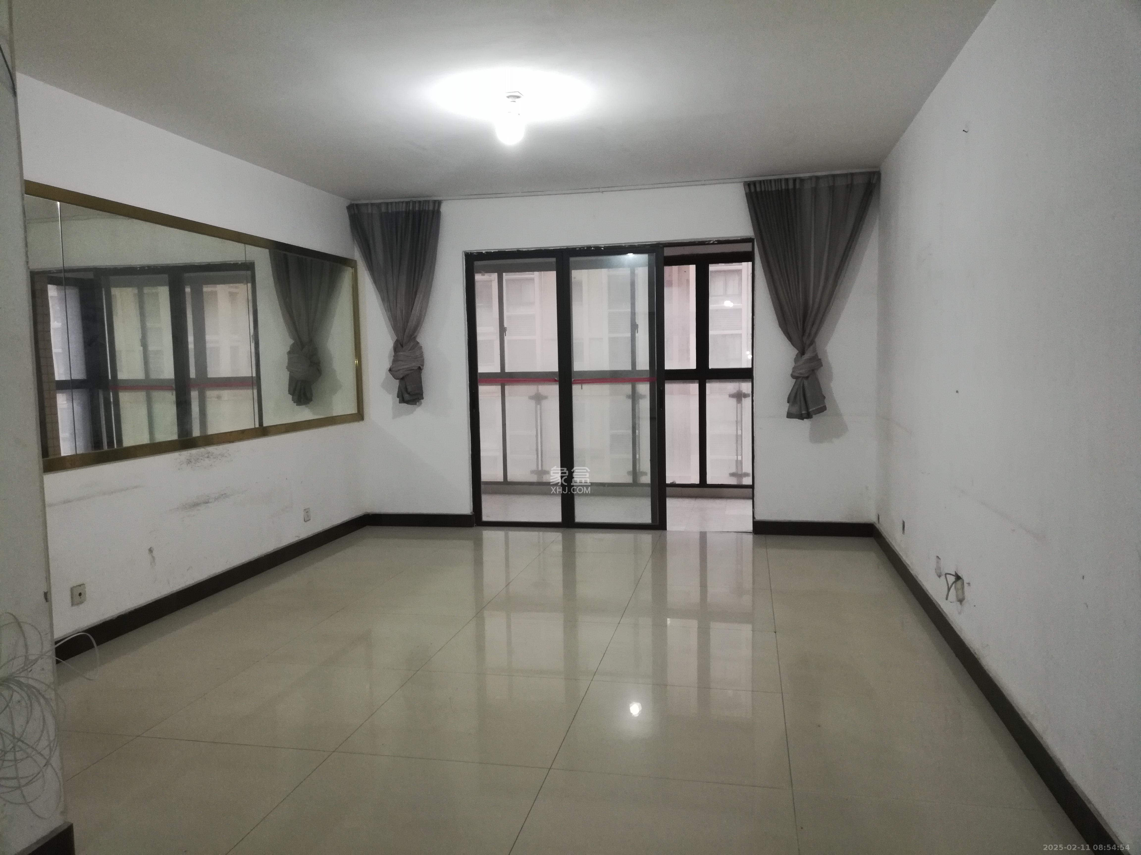 锦湘国际星城三期(锦绣苑) 3室2厅2卫 3200.0元/月 锦湘国际星城三期(锦绣苑) 3室2厅2卫 3200.0元/月室内图