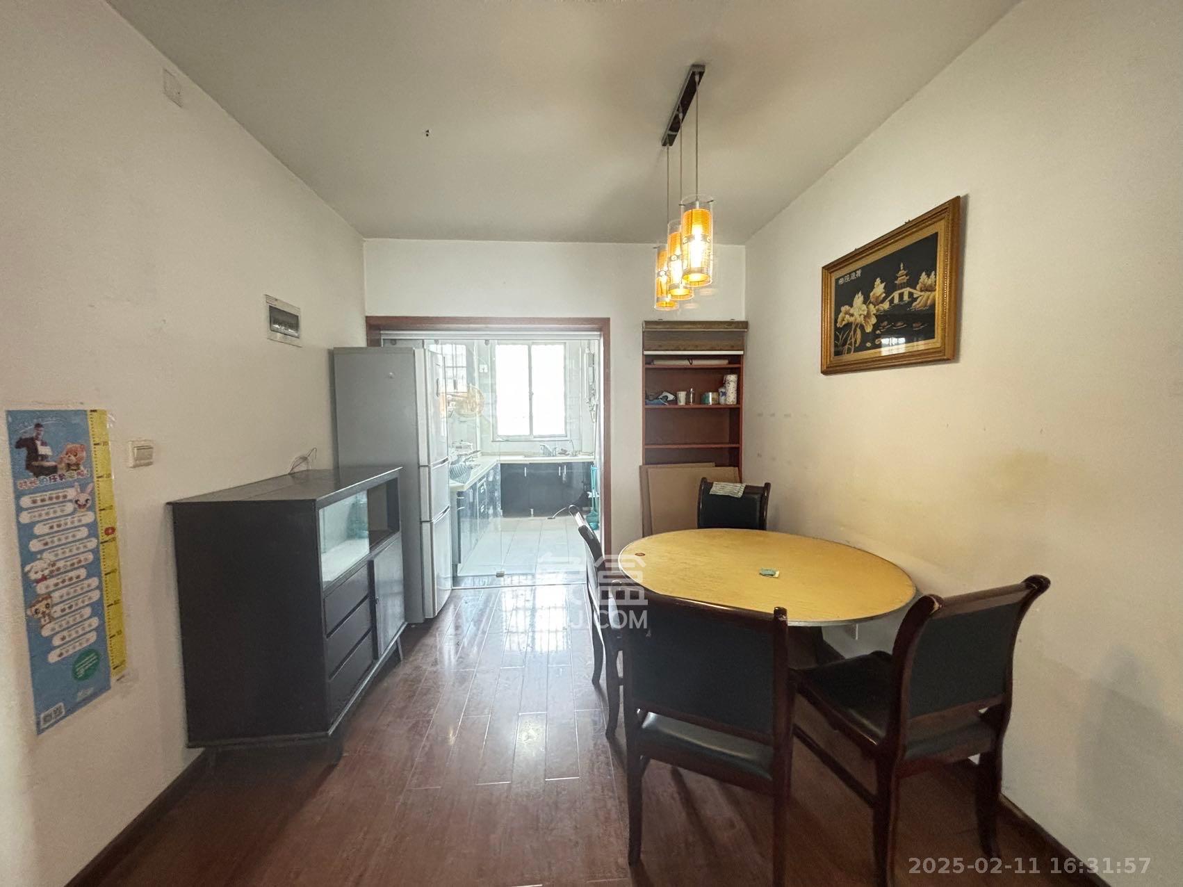 湘樟园小区(湘樟家园) 3室2厅2卫 1400.0元/月 湘樟园小区(湘樟家园) 3室2厅2卫 1400.0元/月室内图