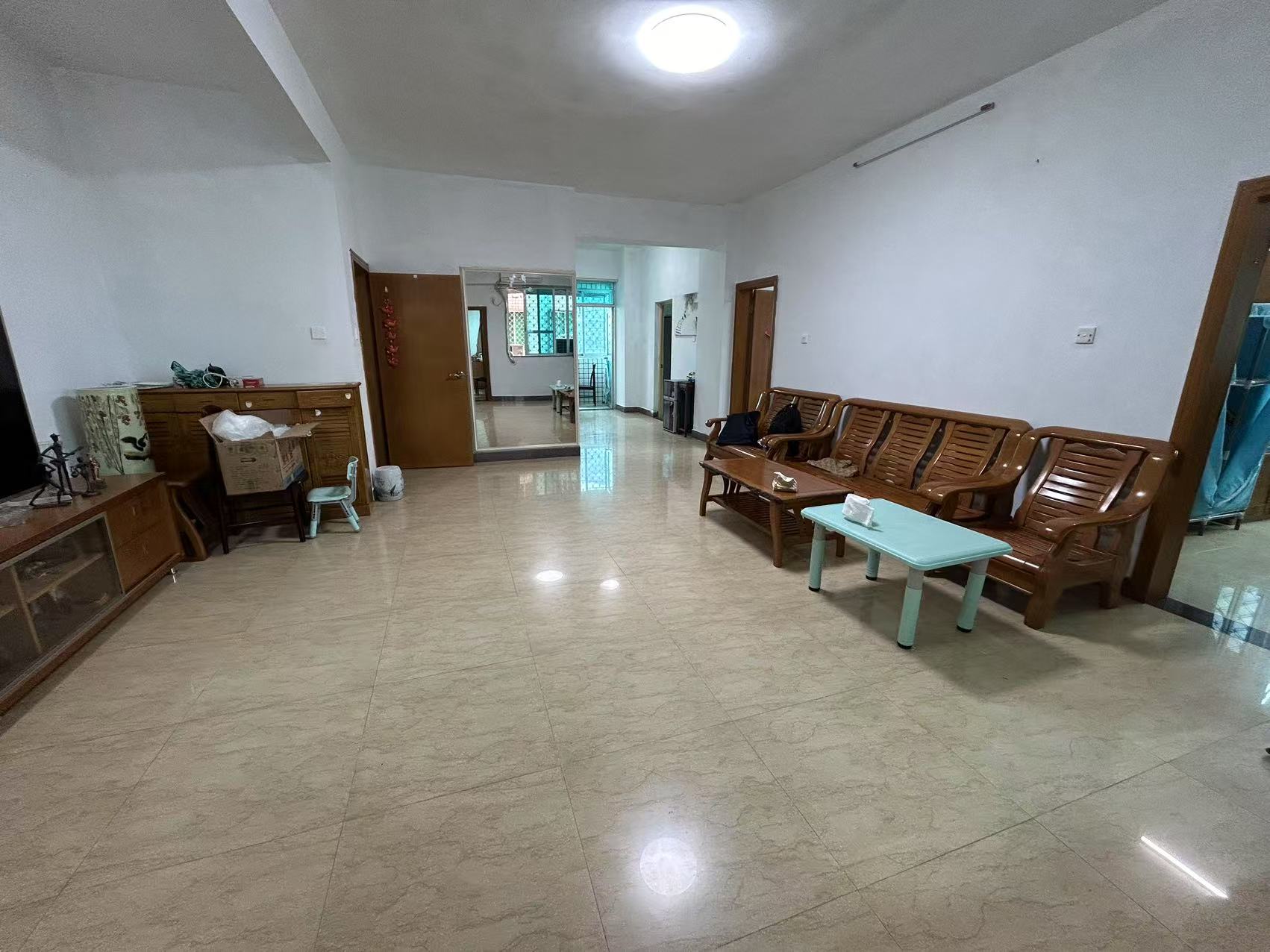 琼泰公寓  3室2厅1卫    2600.0元/月 琼泰公寓  3室2厅1卫    2600.0元/月室内图