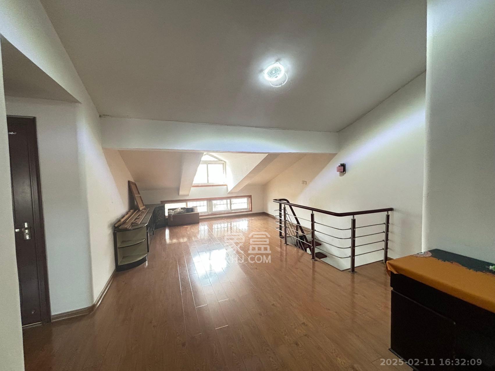 湘樟园小区(湘樟家园) 3室2厅2卫 1400.0元/月 湘樟园小区(湘樟家园) 3室2厅2卫 1400.0元/月室内图