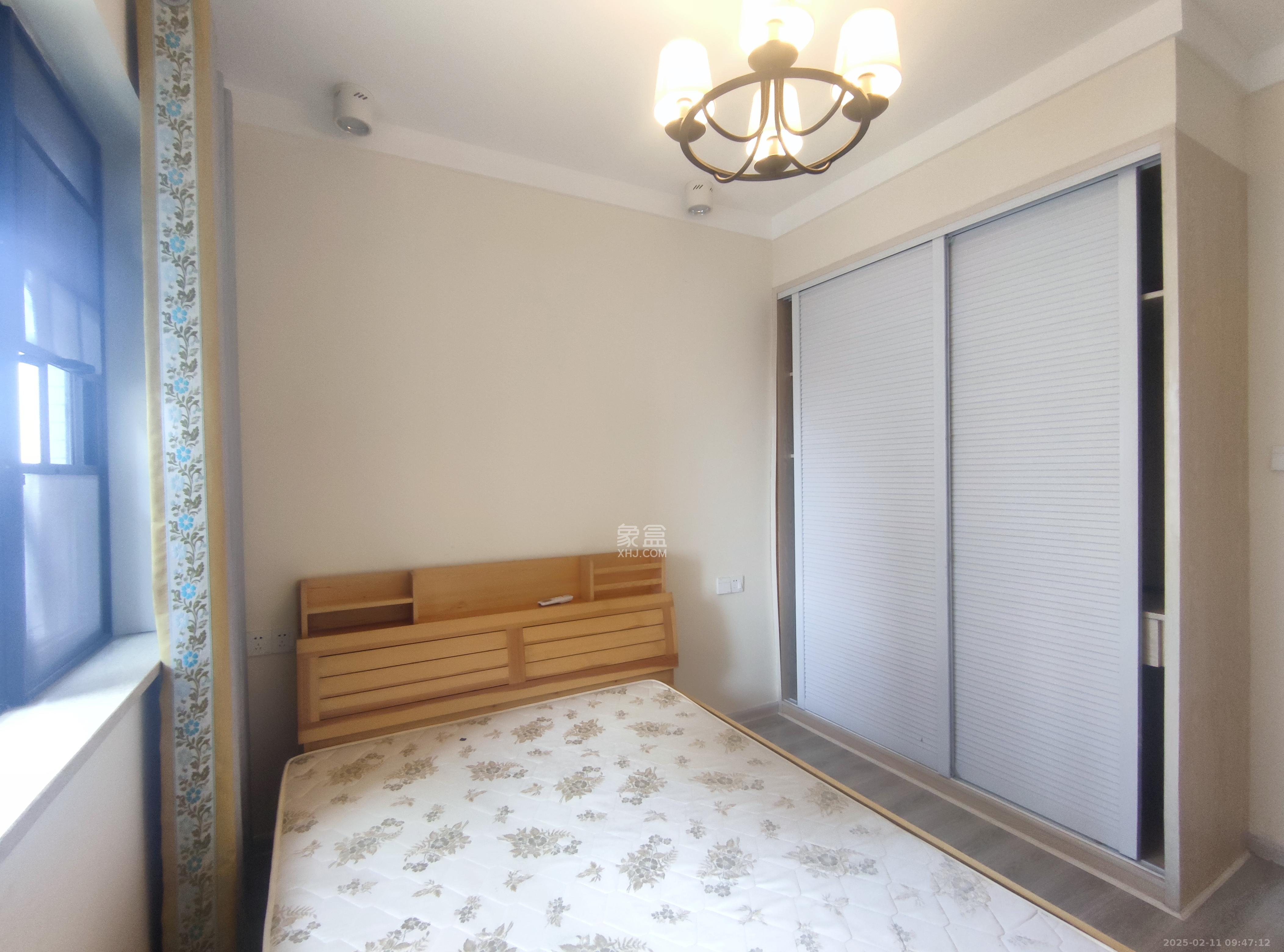 长房半岛蓝湾（观山月）  2室2厅1卫   2200.00元/月室内图