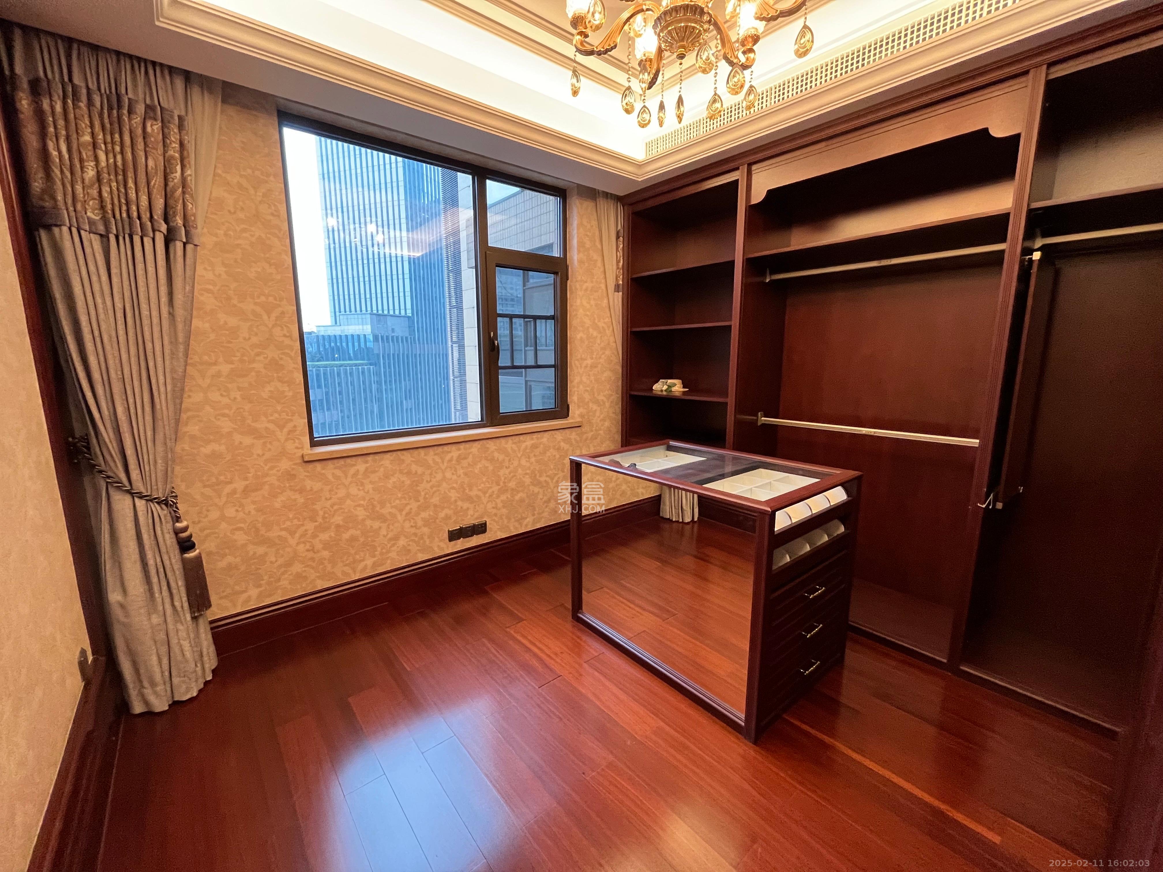 运达中央广场一、二期 4室2厅3卫 15000.0元/月 运达中央广场一、二期 4室2厅3卫 15000.0元/月室内图