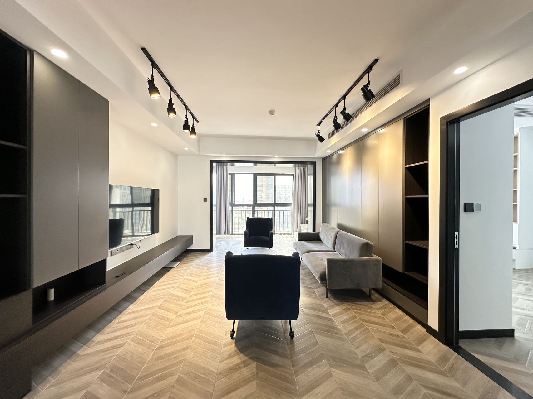 海航豪庭北苑 3室2厅2卫 355.0万 海航豪庭北苑 3室2厅2卫 355.0万客厅