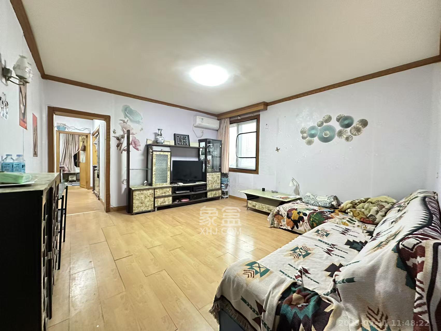 海东青大厦  3室1厅1卫   2200.00元/月