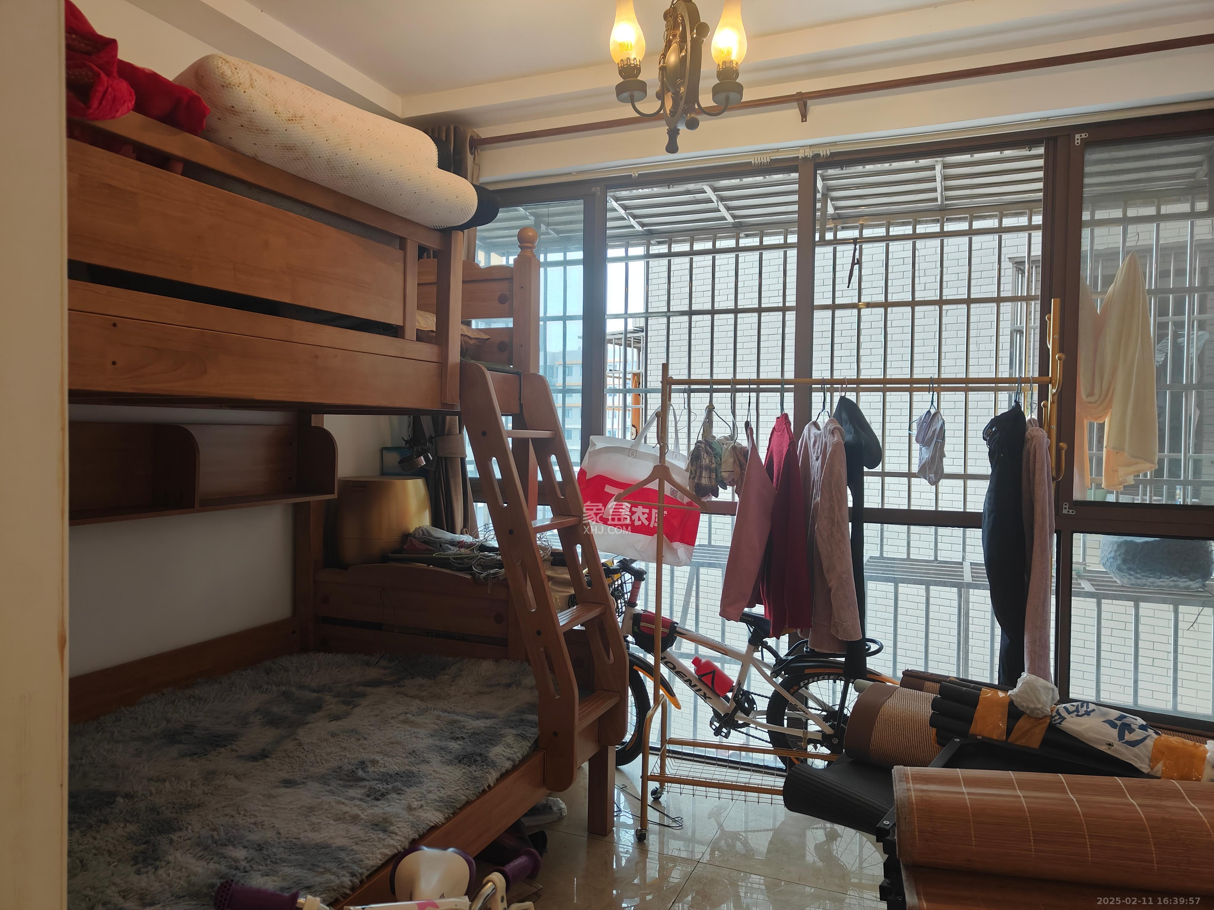 湖湾世景  5室2厅2卫   2700.00元/月室内图