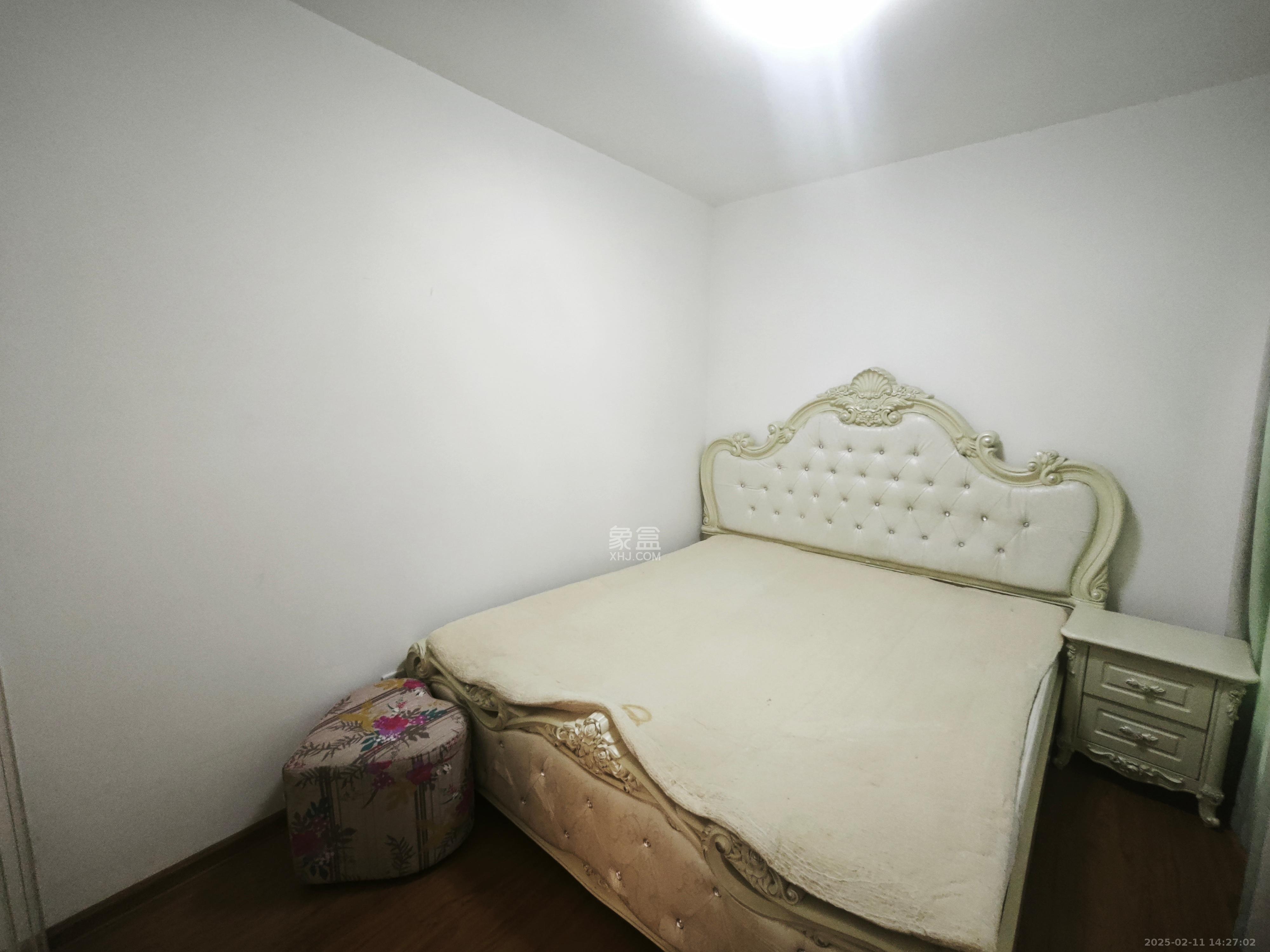 保利城(中航城国际社区、郡原美村) 3室2厅1卫 2300.0元/月 保利城(中航城国际社区、郡原美村) 3室2厅1卫 2300.0元/月室内图