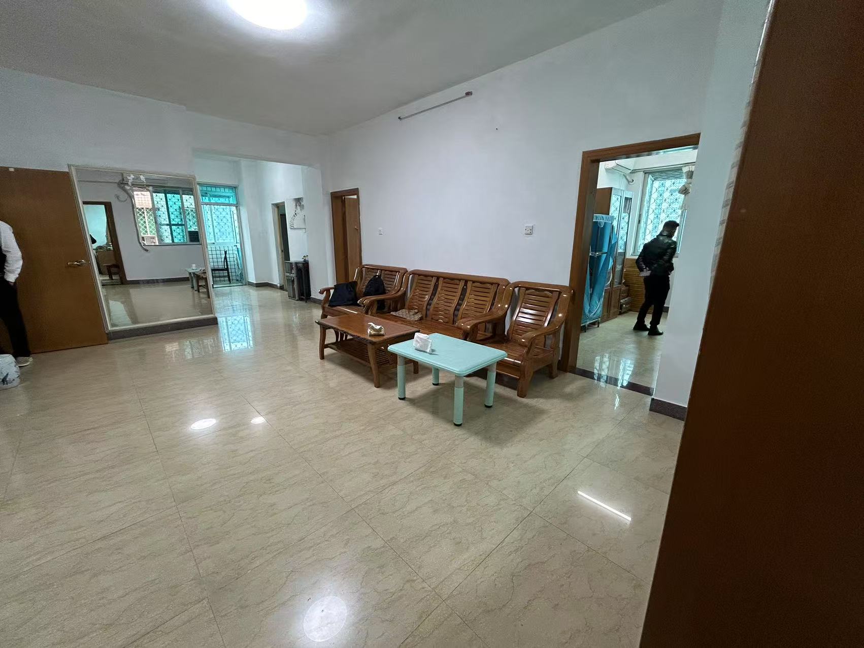 琼泰公寓  3室2厅1卫    2600.0元/月 琼泰公寓  3室2厅1卫    2600.0元/月