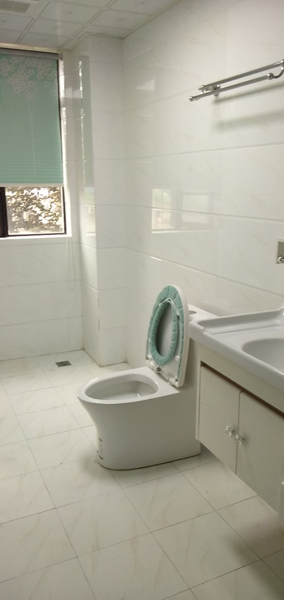 华天城小区 3室2厅2卫 2200.0元/月 华天城小区 3室2厅2卫 2200.0元/月室内图