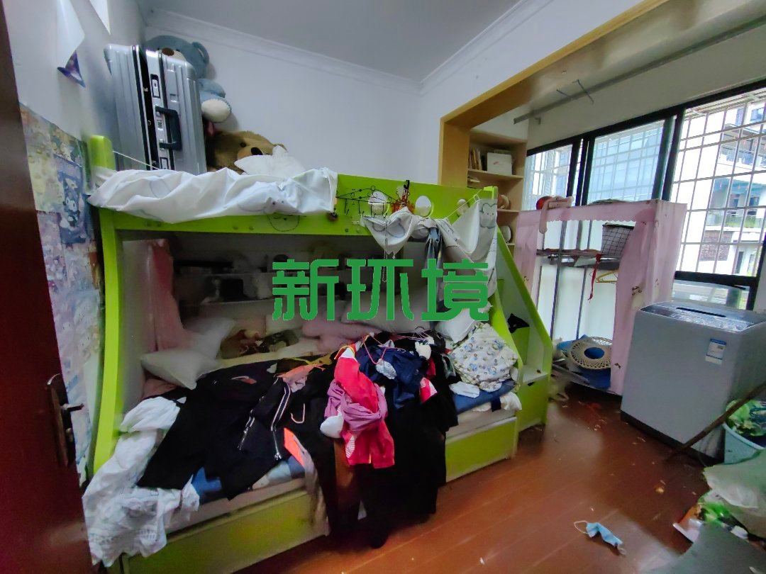 明鑫澧水湾  4室2厅2卫   62.80万卧室