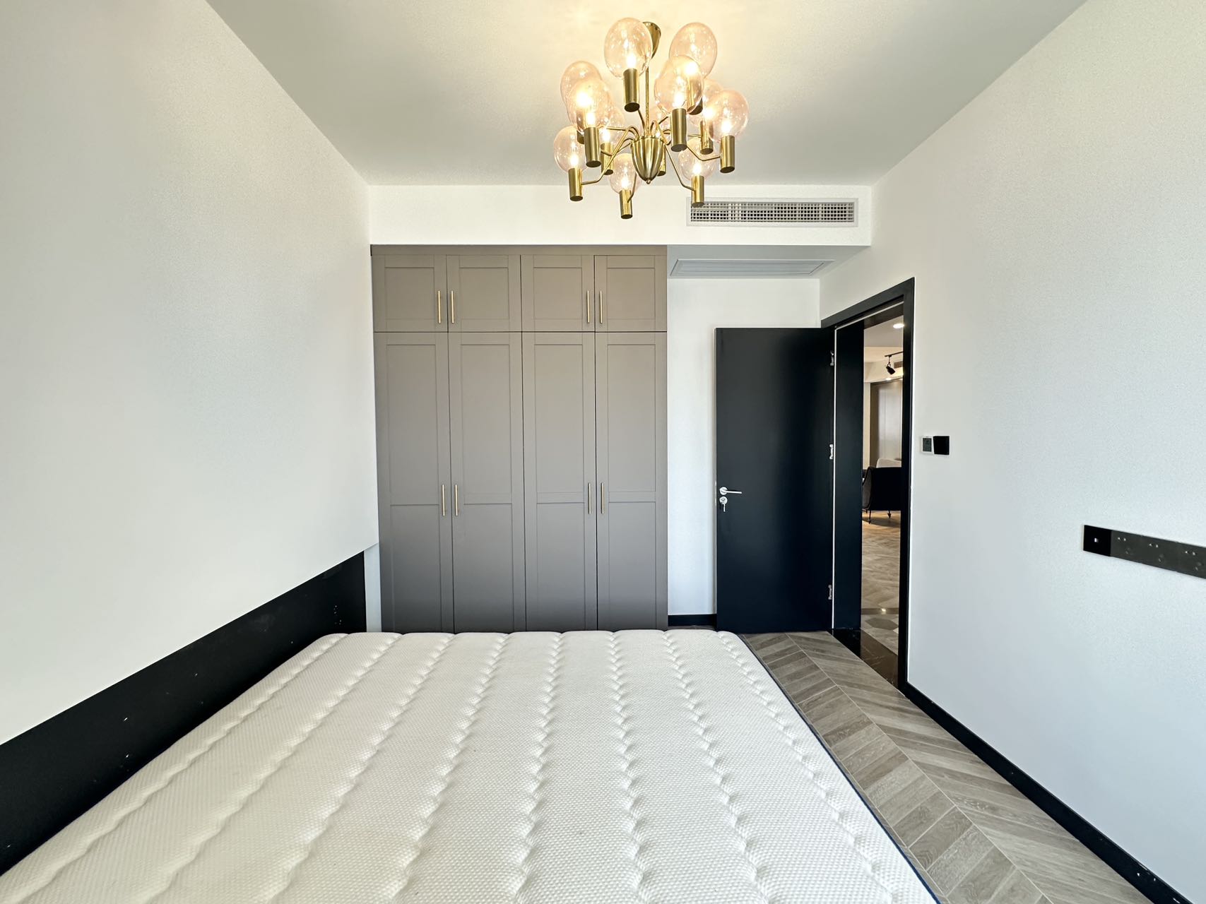 海航豪庭北苑 3室2厅2卫 355.0万 海航豪庭北苑 3室2厅2卫 355.0万客厅