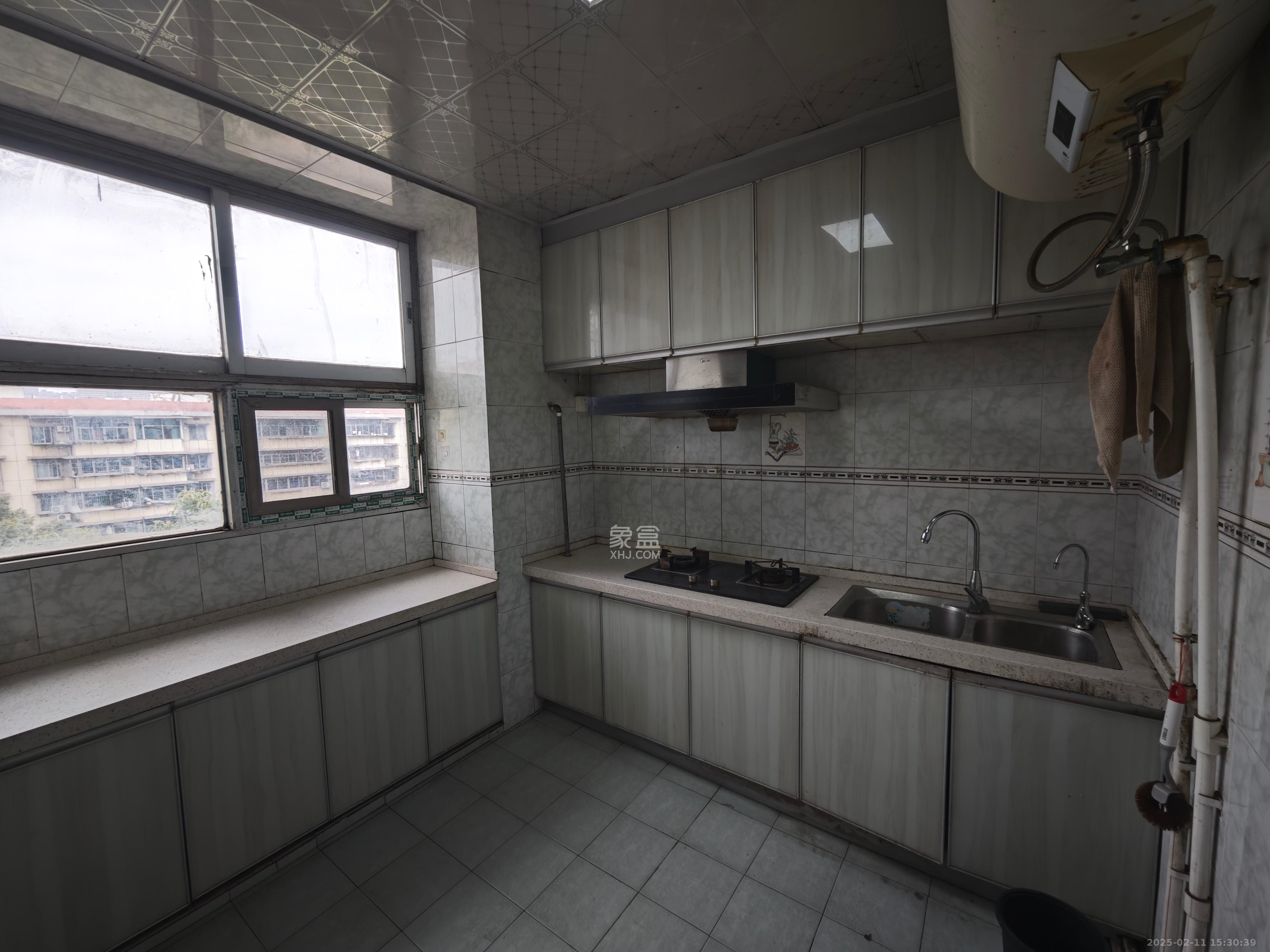 新天小区 3室2厅1卫 1300.0元/月 新天小区 3室2厅1卫 1300.0元/月室内图