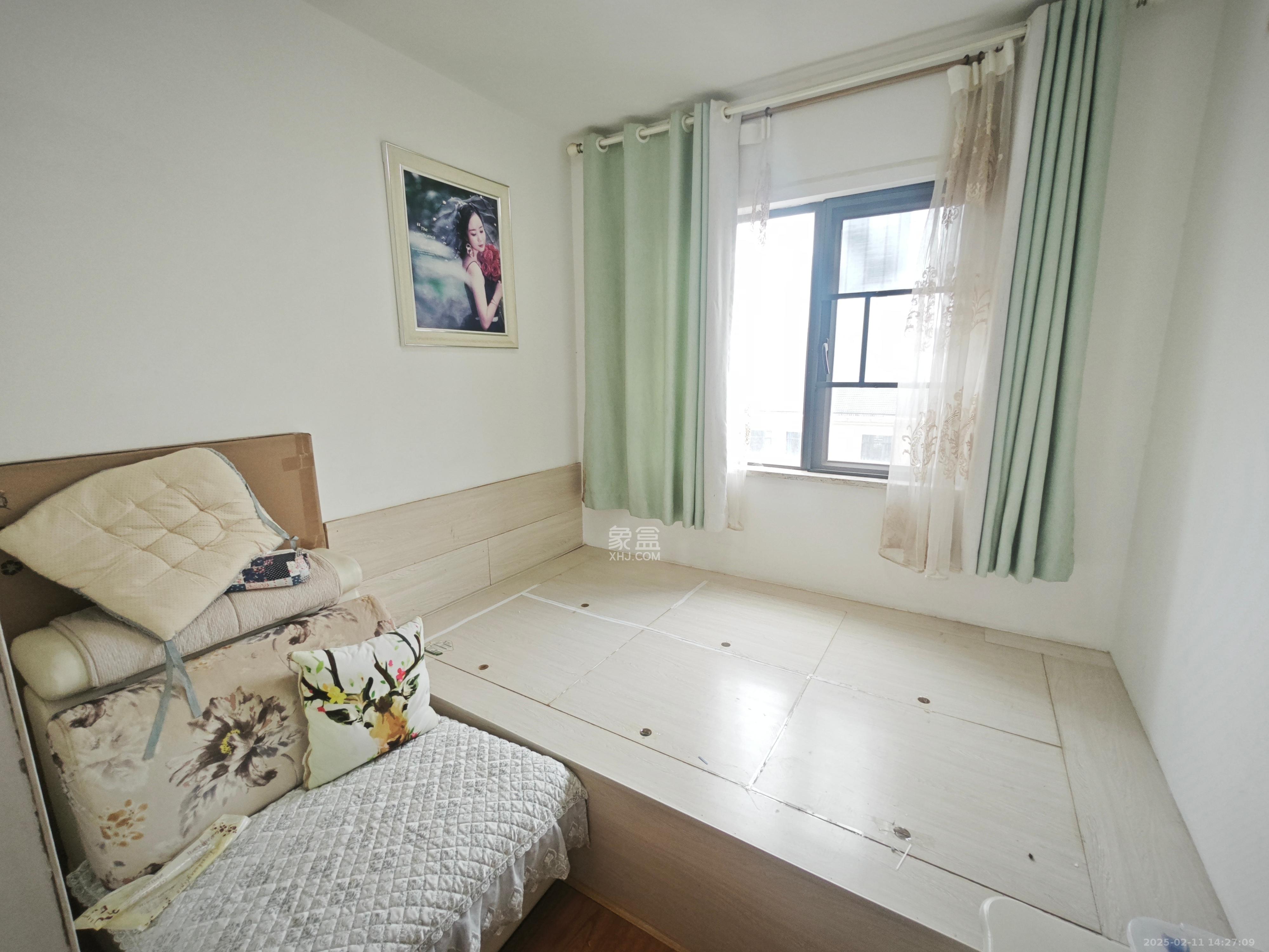 保利城(中航城国际社区、郡原美村) 3室2厅1卫 2300.0元/月 保利城(中航城国际社区、郡原美村) 3室2厅1卫 2300.0元/月室内图