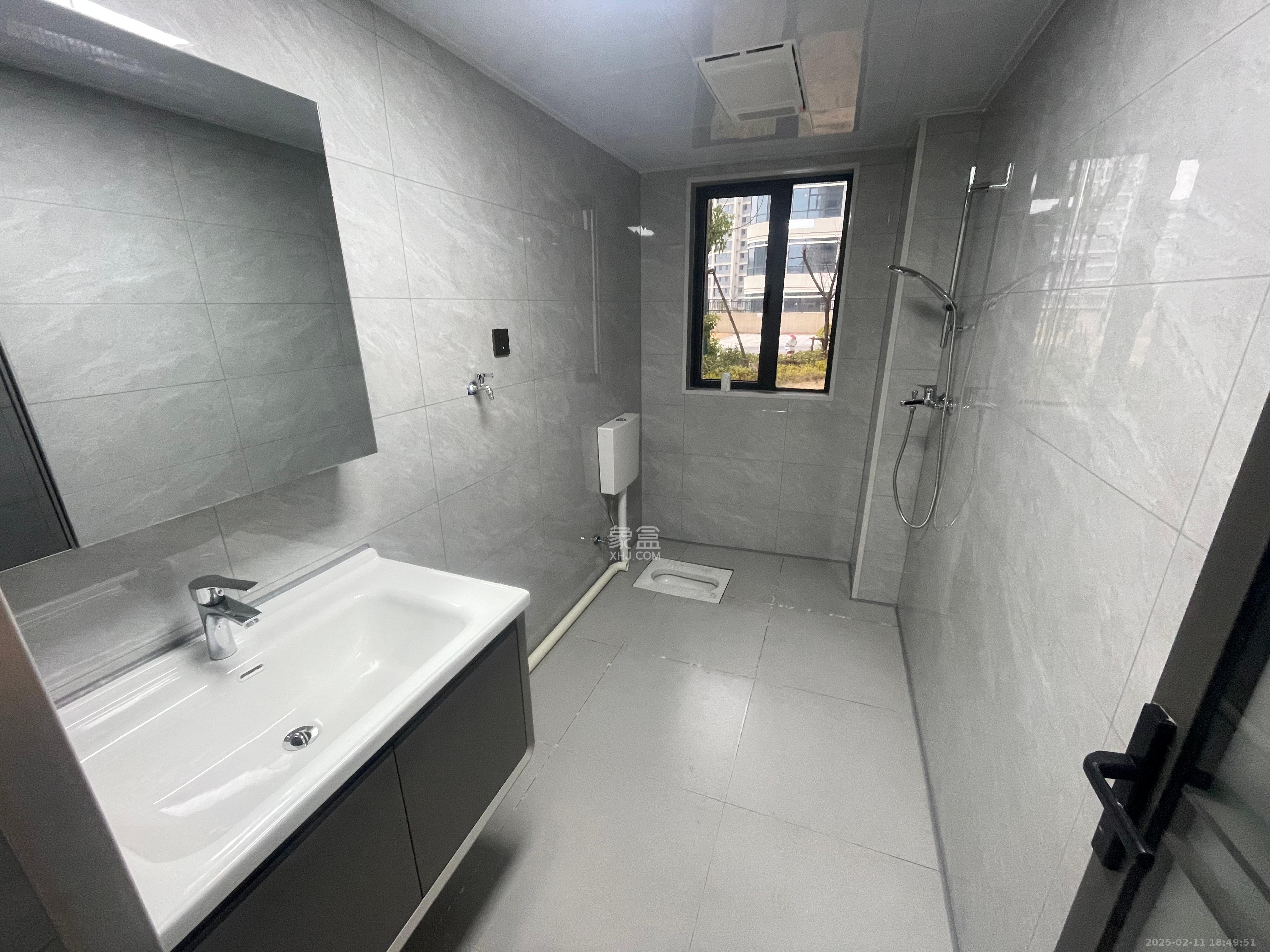 惟智园安置小区 4室2厅2卫 2800.0元/月 惟智园安置小区 4室2厅2卫 2800.0元/月室内图