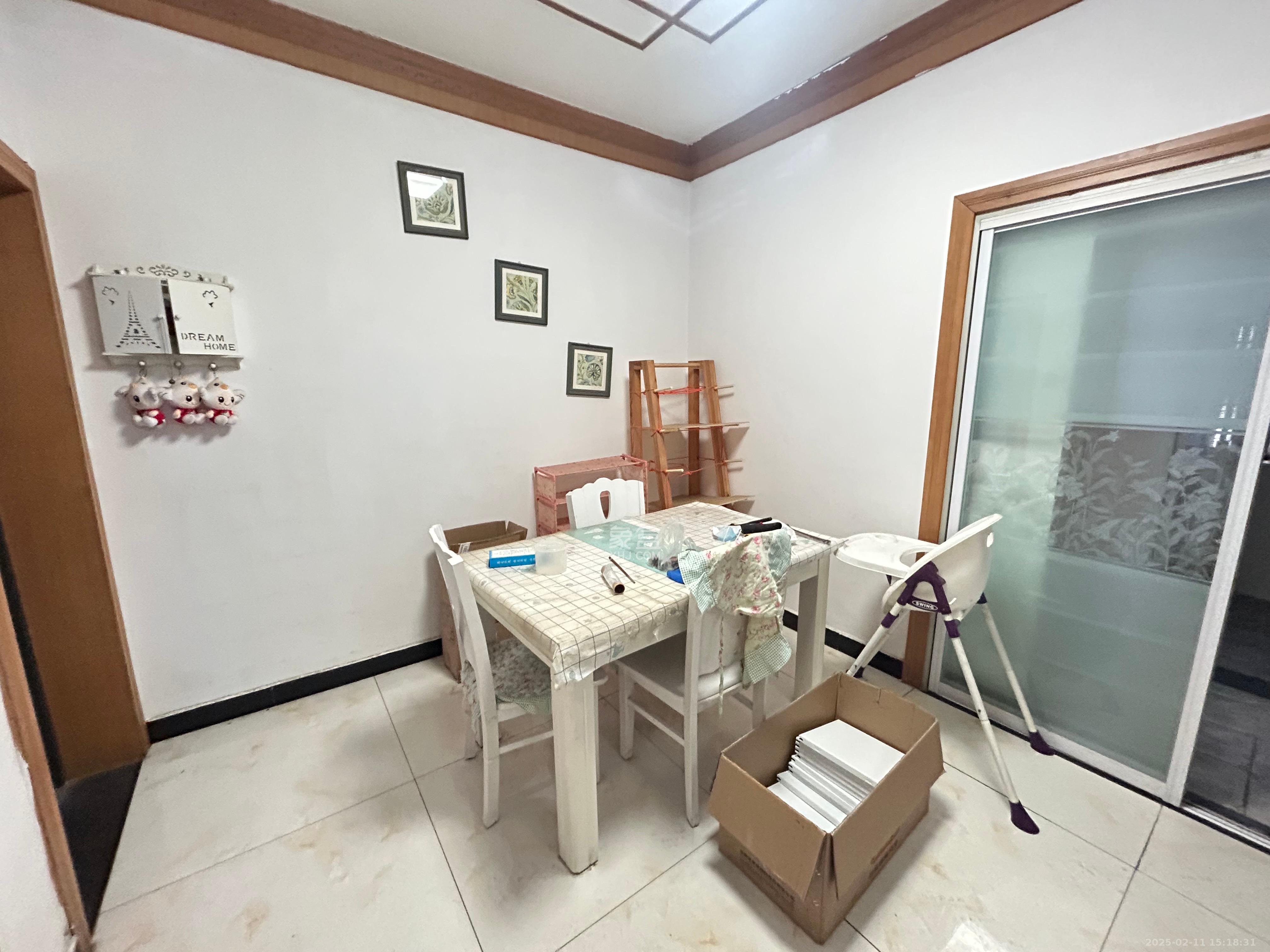 三湘小区  3室2厅1卫    1600.0元/月室内图