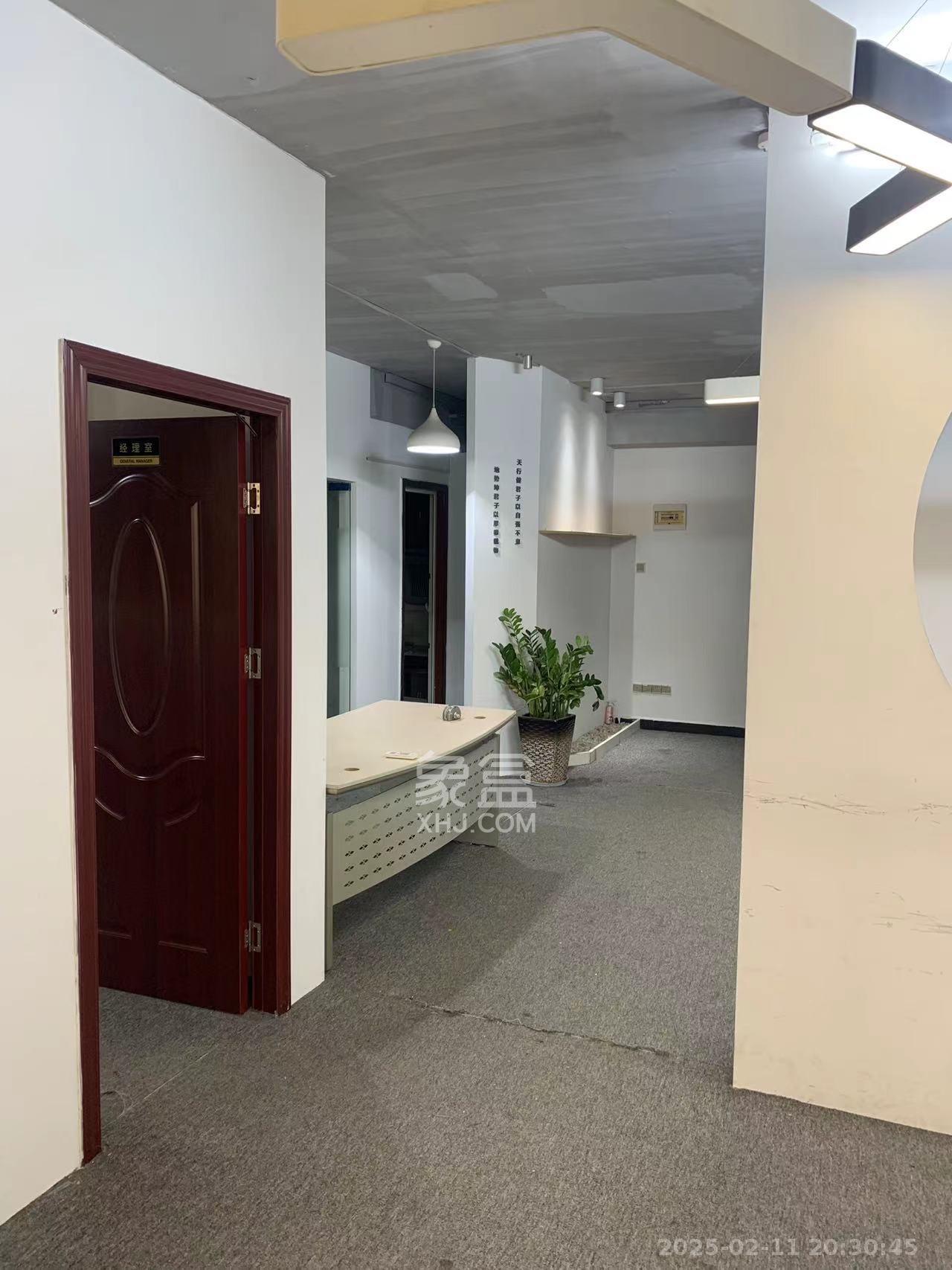 鸿运凯旋国际(科佳电脑城) 3室1厅1卫 3000.0元/月 鸿运凯旋国际(科佳电脑城) 3室1厅1卫 3000.0元/月室内图