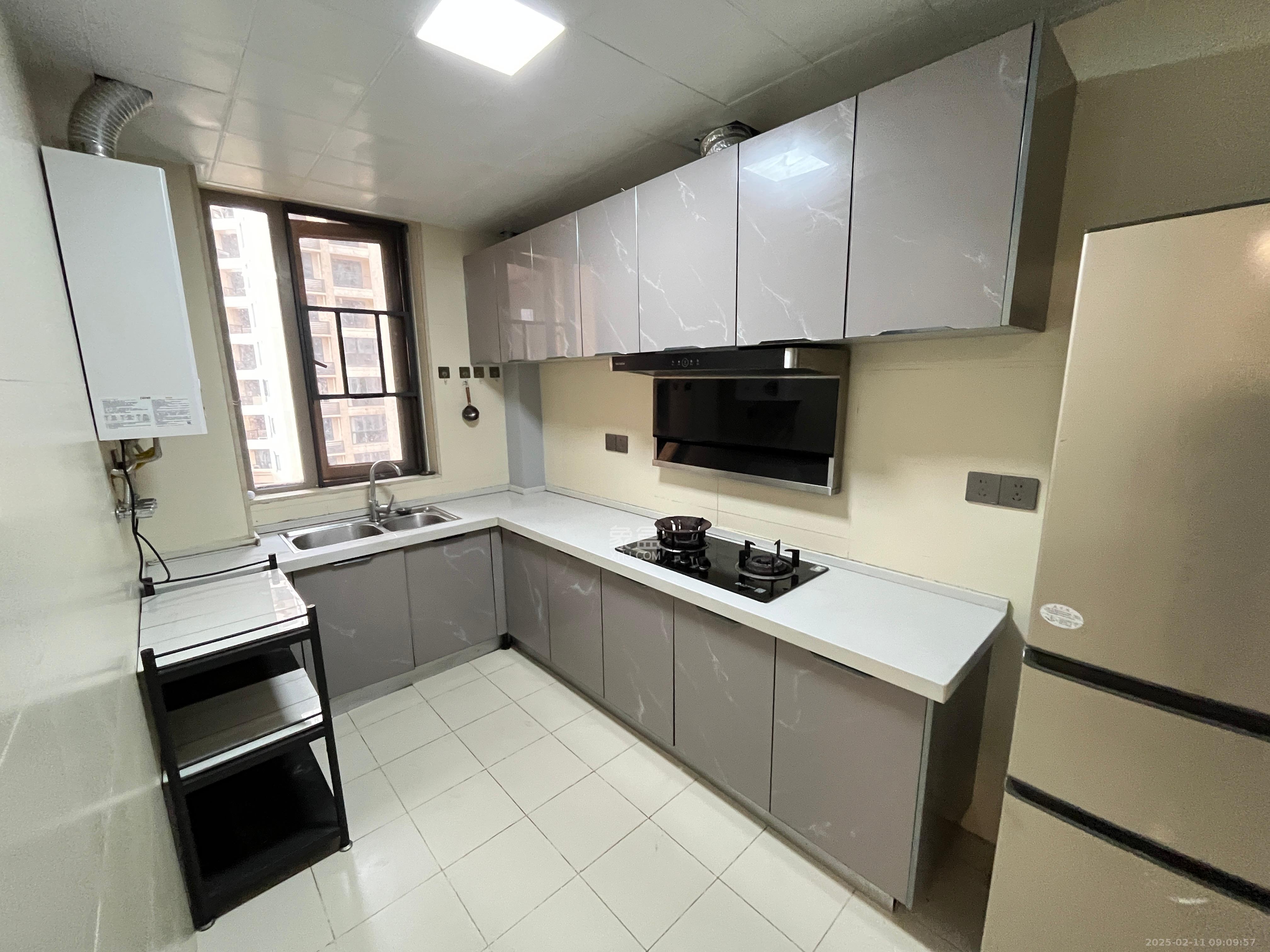 怡海星城 3室2厅2卫 2000.0元/月 怡海星城 3室2厅2卫 2000.0元/月室内图