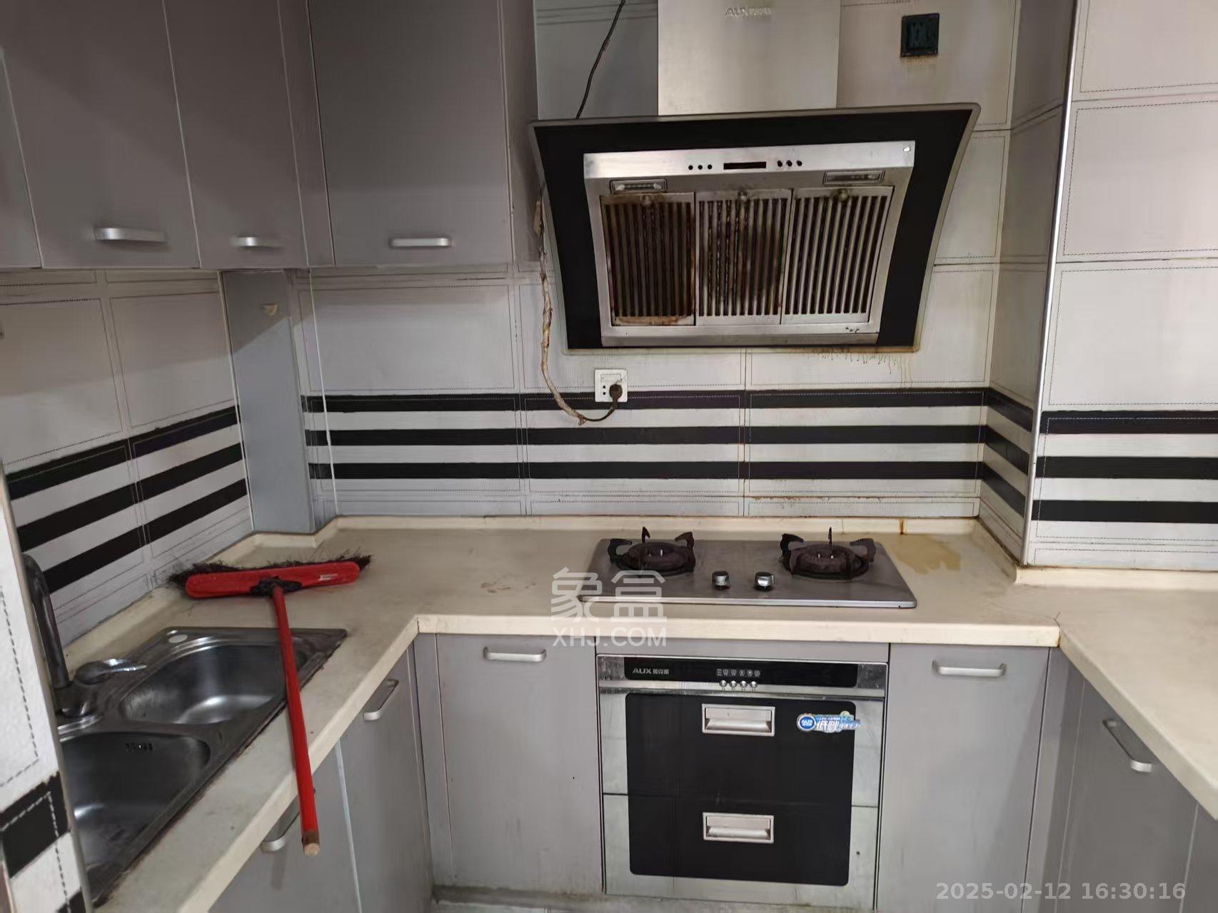 芙蓉上河图 5室2厅1卫 2500.0元/月 芙蓉上河图 5室2厅1卫 2500.0元/月室内图