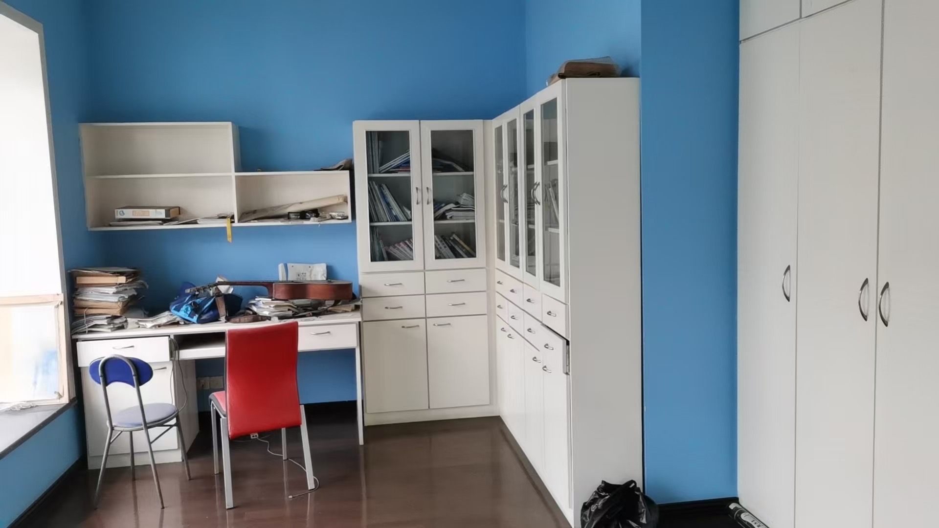 龙泉花园  4室2厅2卫    69.8万 龙泉花园  4室2厅2卫    69.8万客厅