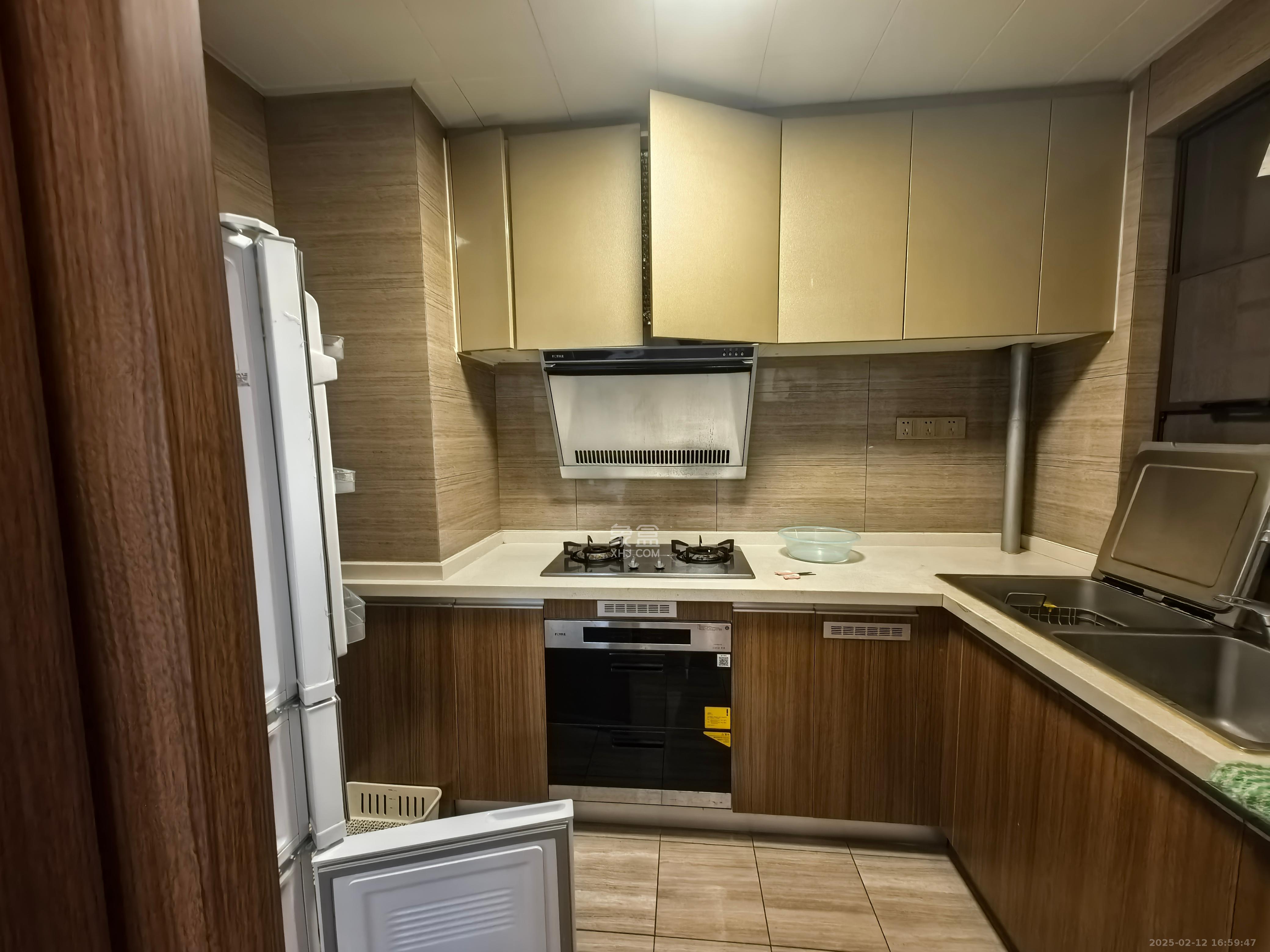 阳光城尚东湾青柠园  3室1厅2卫    2500.0元/月 阳光城尚东湾青柠园  3室1厅2卫    2500.0元/月室内图