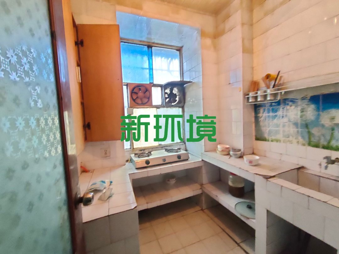 月桂小区  4室2厅2卫   38.80万客厅