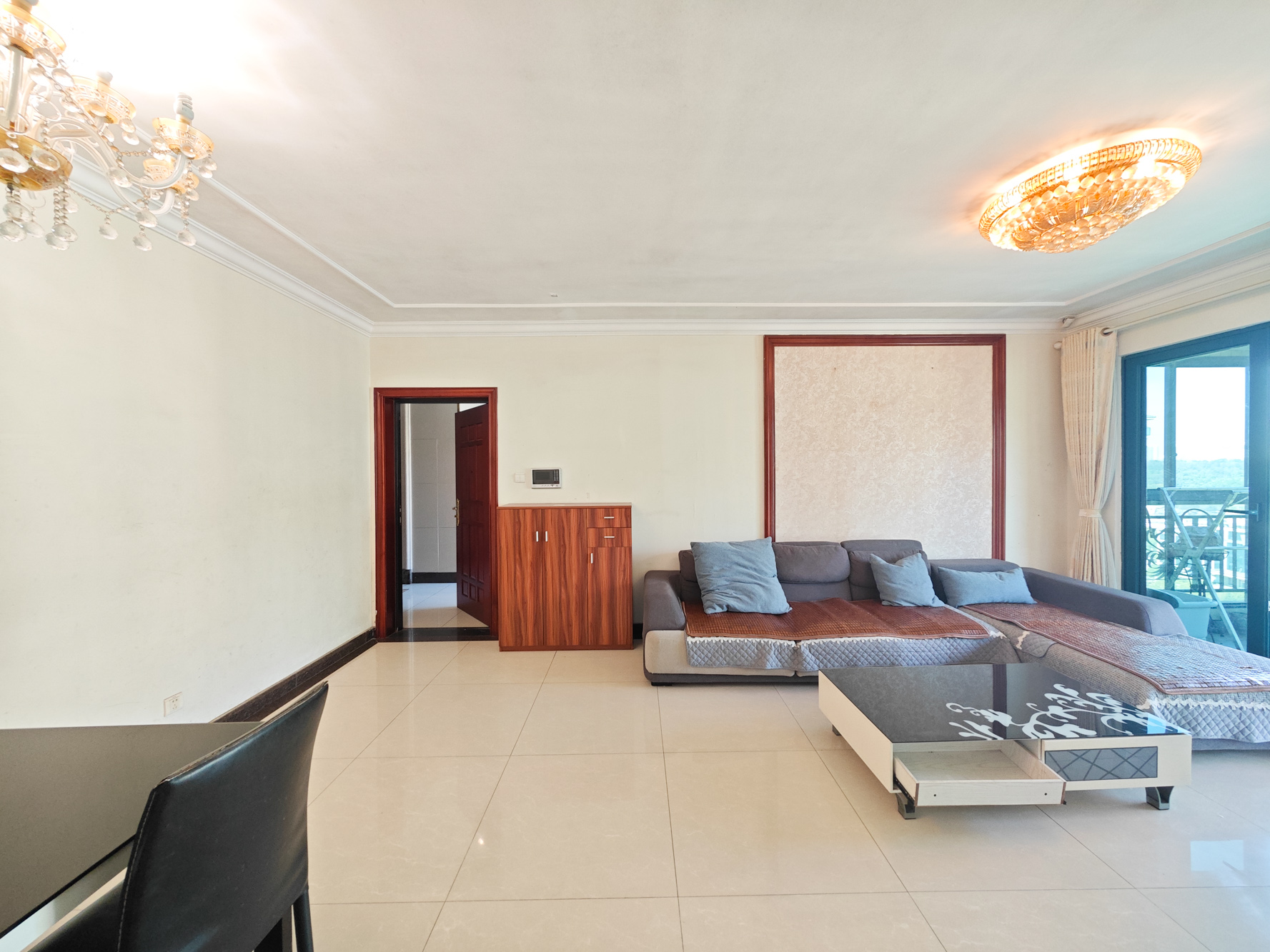 恒大城 3室2厅2卫 95.0万 恒大城 3室2厅2卫 95.0万客厅