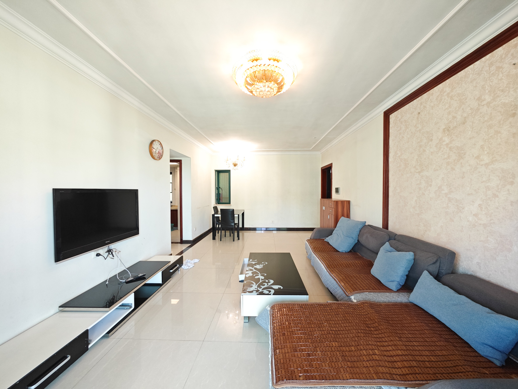 恒大城 3室2厅2卫 95.0万 恒大城 3室2厅2卫 95.0万客厅