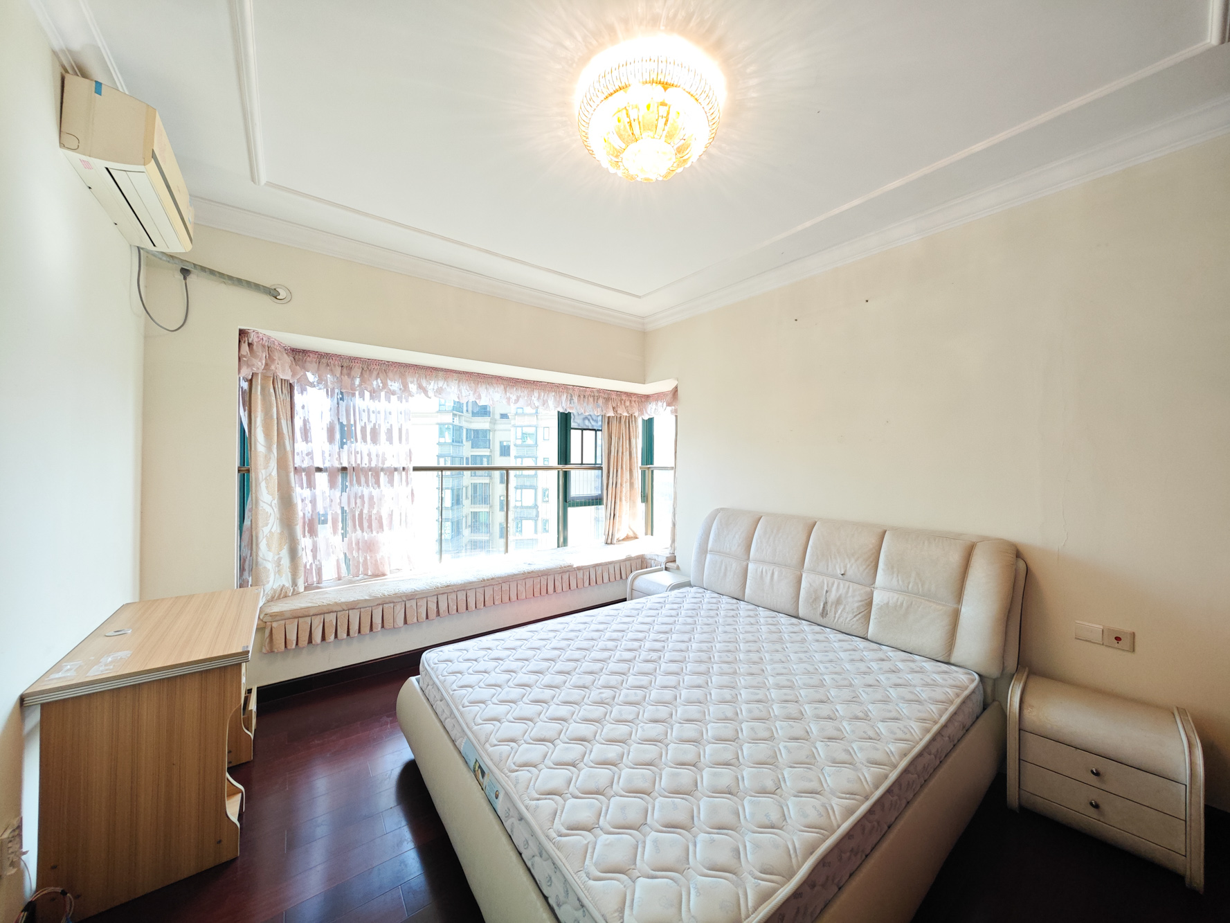 恒大城 3室2厅2卫 95.0万 恒大城 3室2厅2卫 95.0万卧室