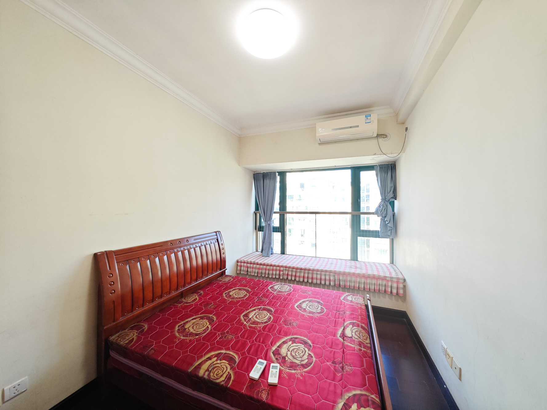 恒大城 3室2厅2卫 95.0万 恒大城 3室2厅2卫 95.0万卧室