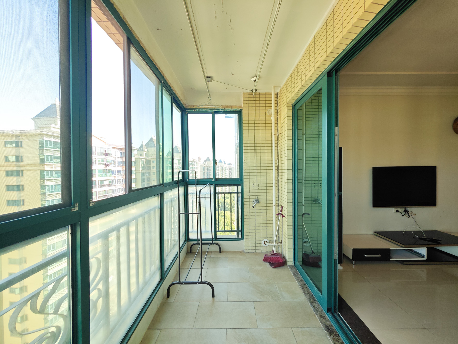 恒大城  3室2厅2卫    95.0万阳台