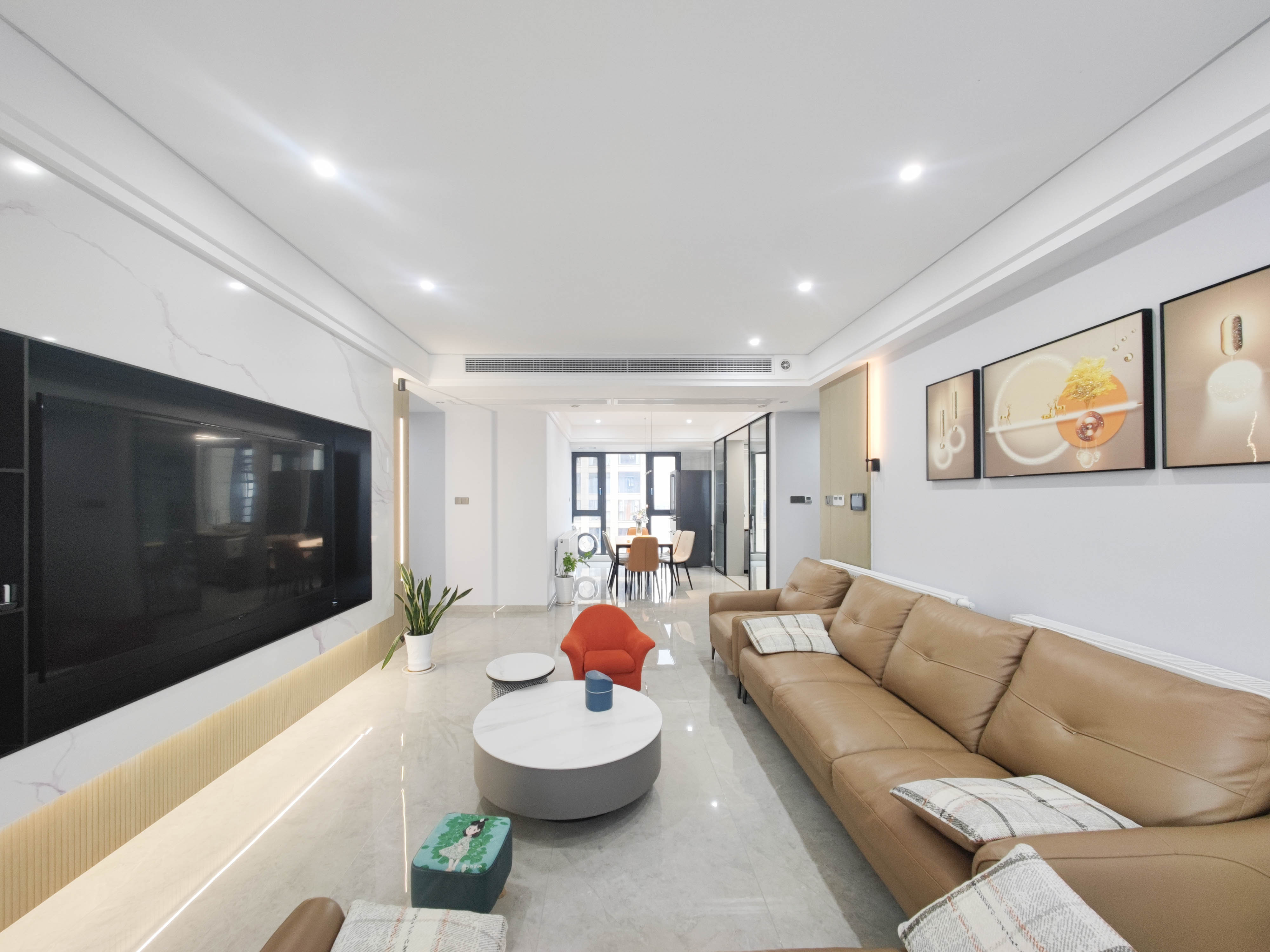 长房半岛蓝湾(观山月)  5室2厅2卫    185.0万 长房半岛蓝湾(观山月)  5室2厅2卫    185.0万客厅