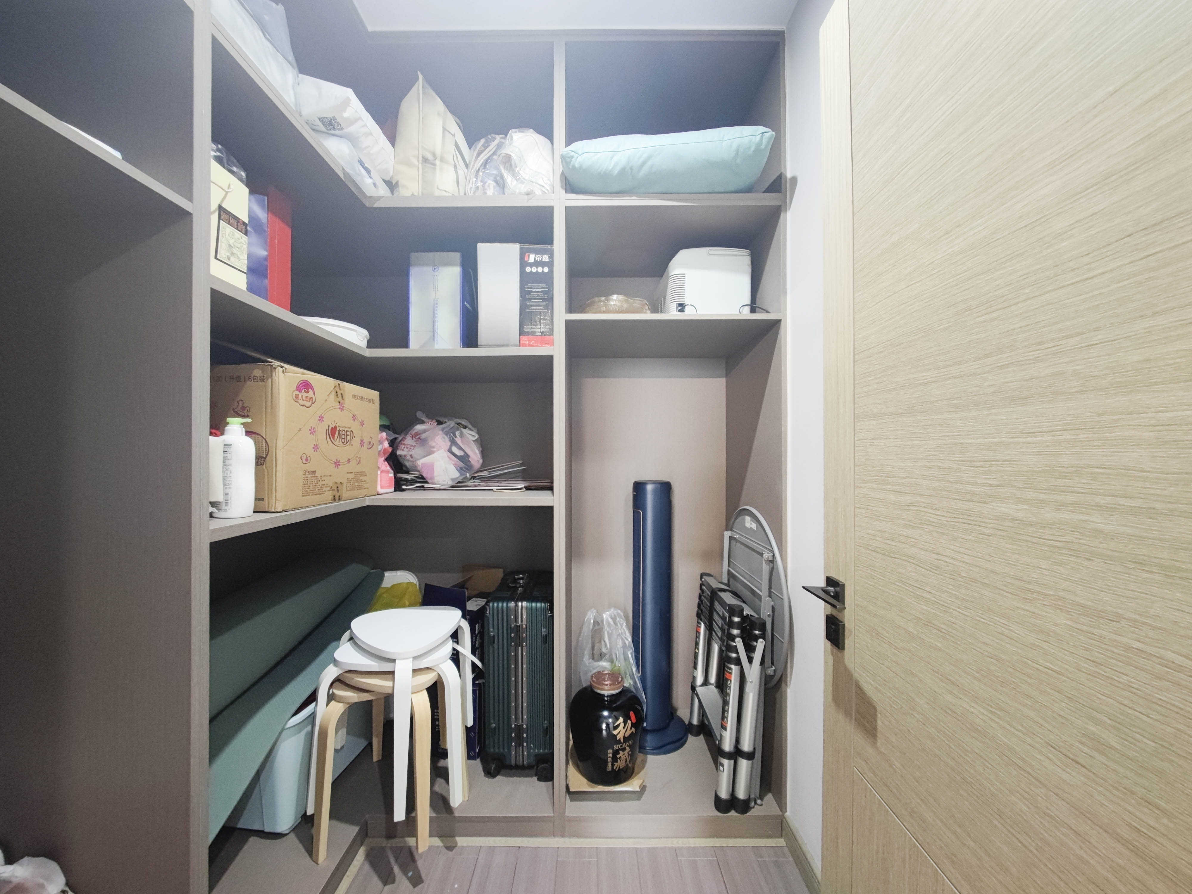 长房半岛蓝湾（观山月）  5室2厅2卫    185.0万其他