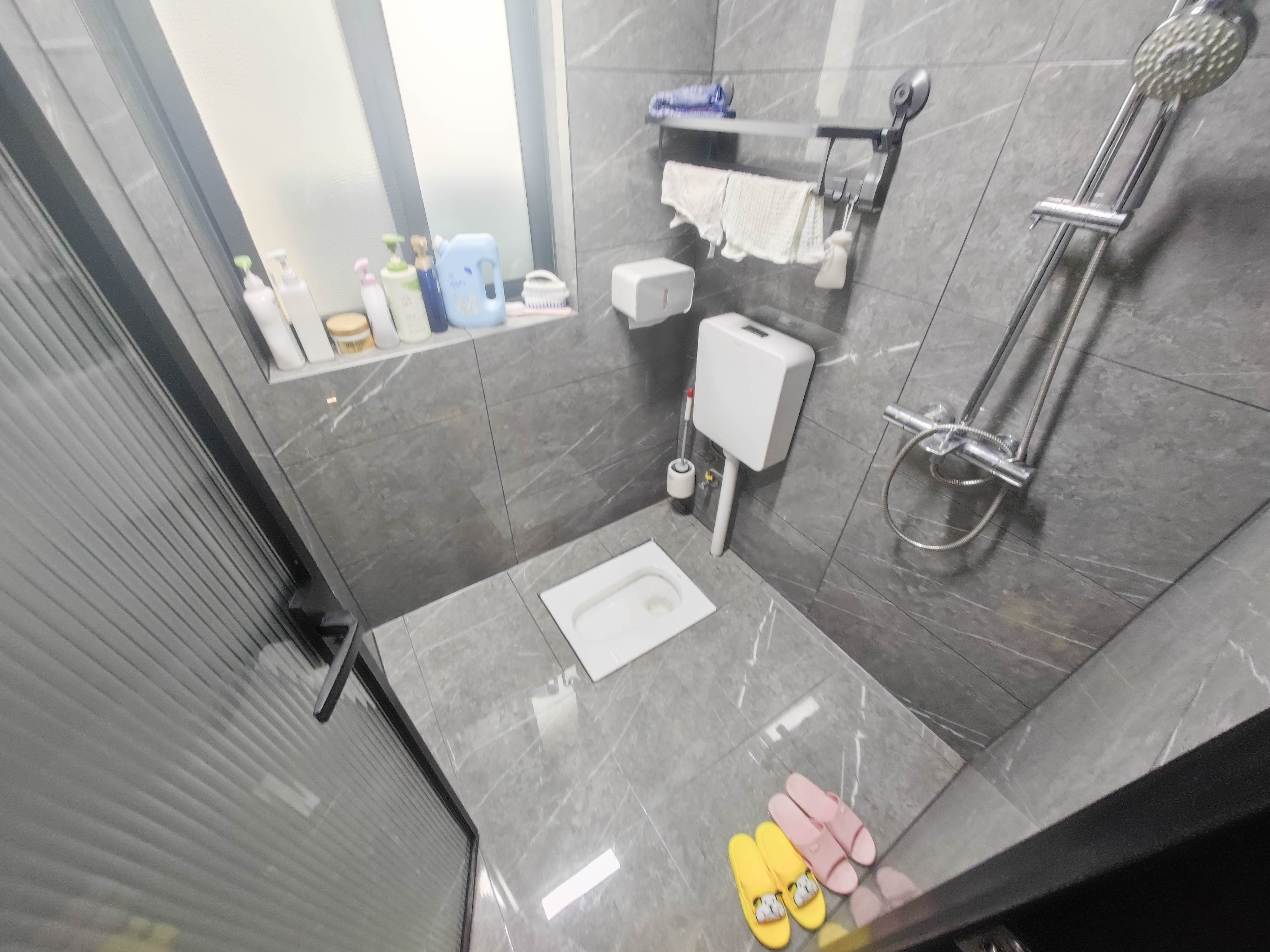 长房半岛蓝湾（观山月）  5室2厅2卫    185.0万卫生间