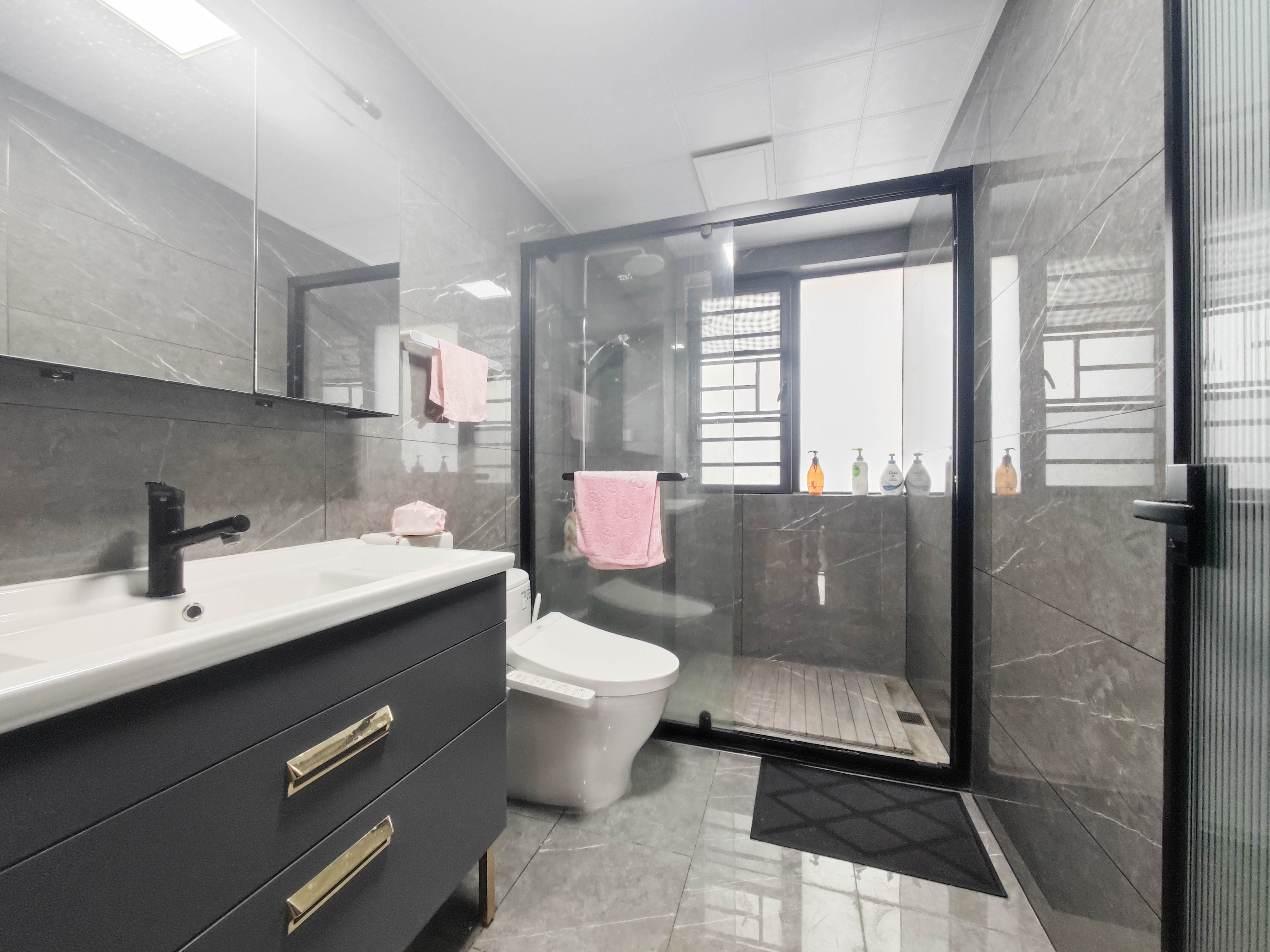 长房半岛蓝湾（观山月）  5室2厅2卫    185.0万卫生间