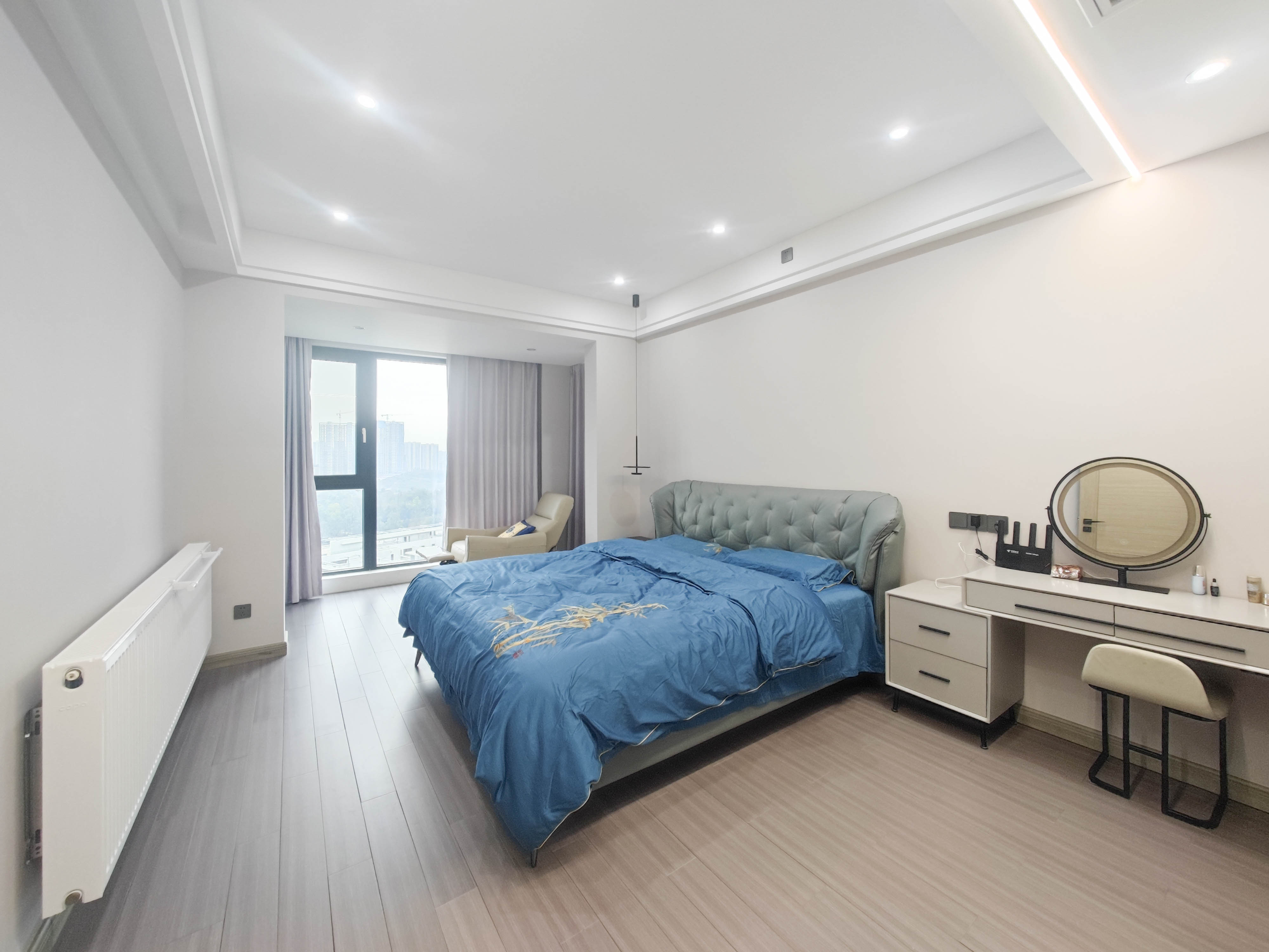 长房半岛蓝湾（观山月）  5室2厅2卫    185.0万卧室