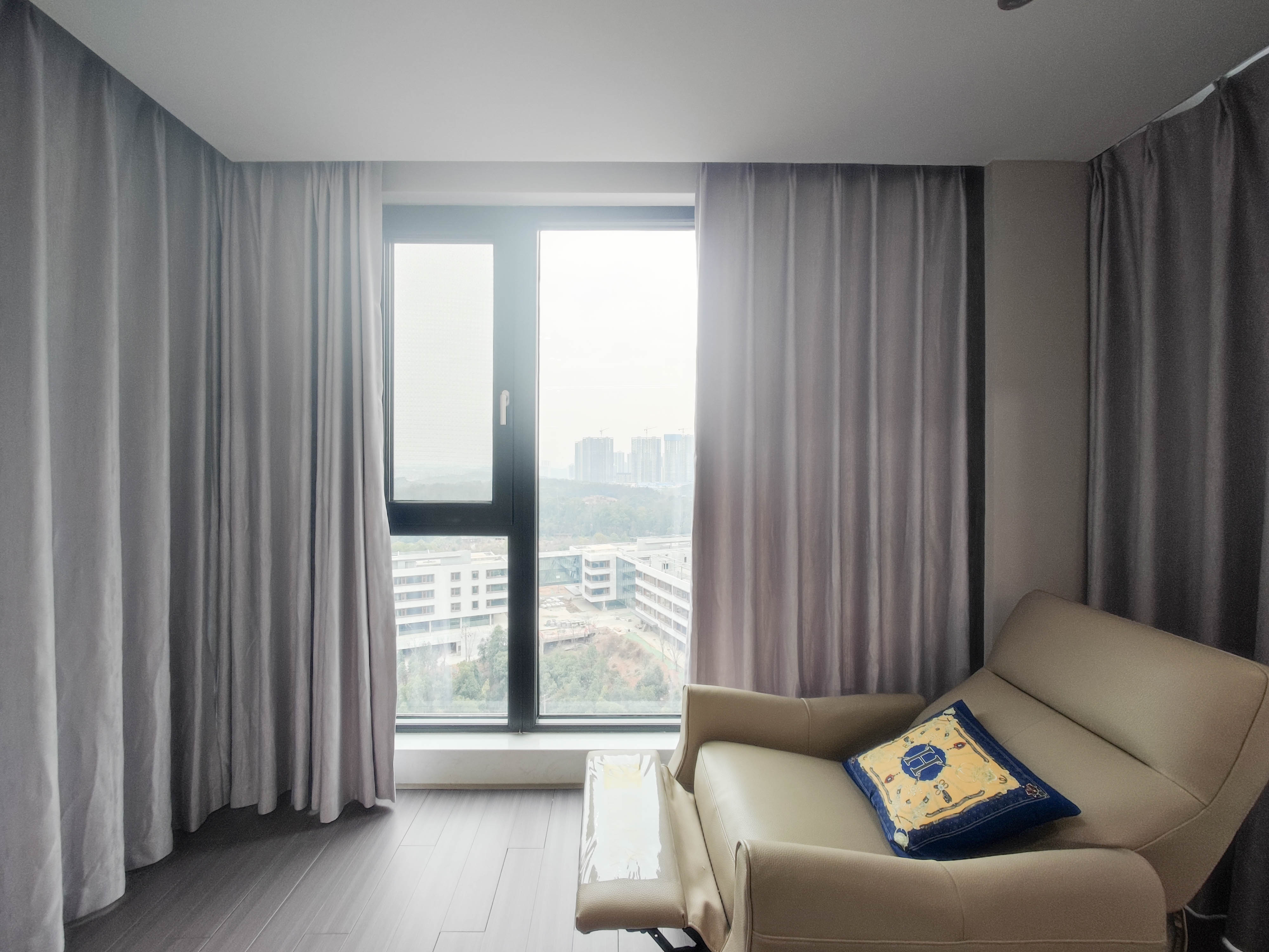 长房半岛蓝湾（观山月）  5室2厅2卫    185.0万阳台