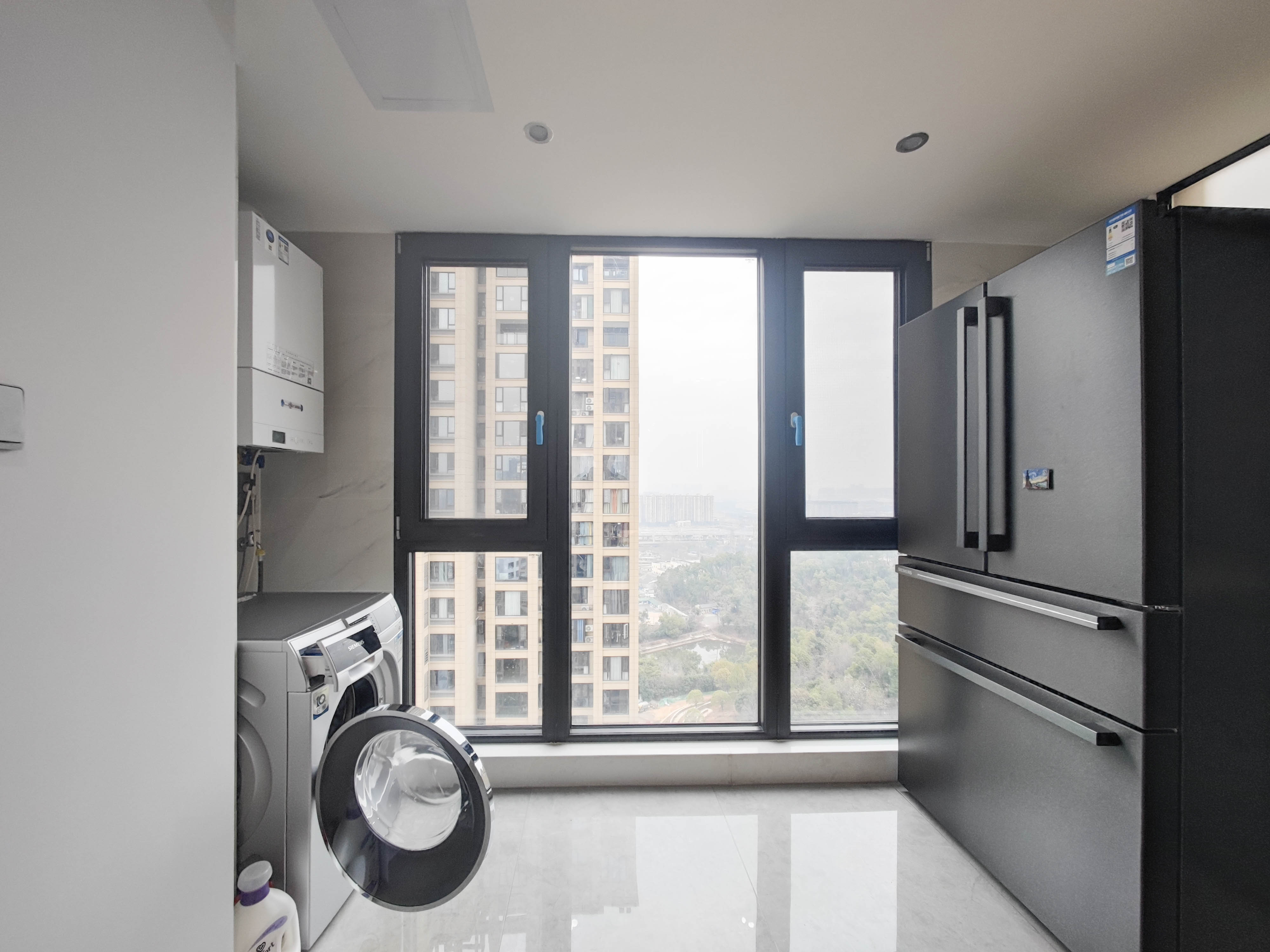 长房半岛蓝湾（观山月）  5室2厅2卫    185.0万阳台