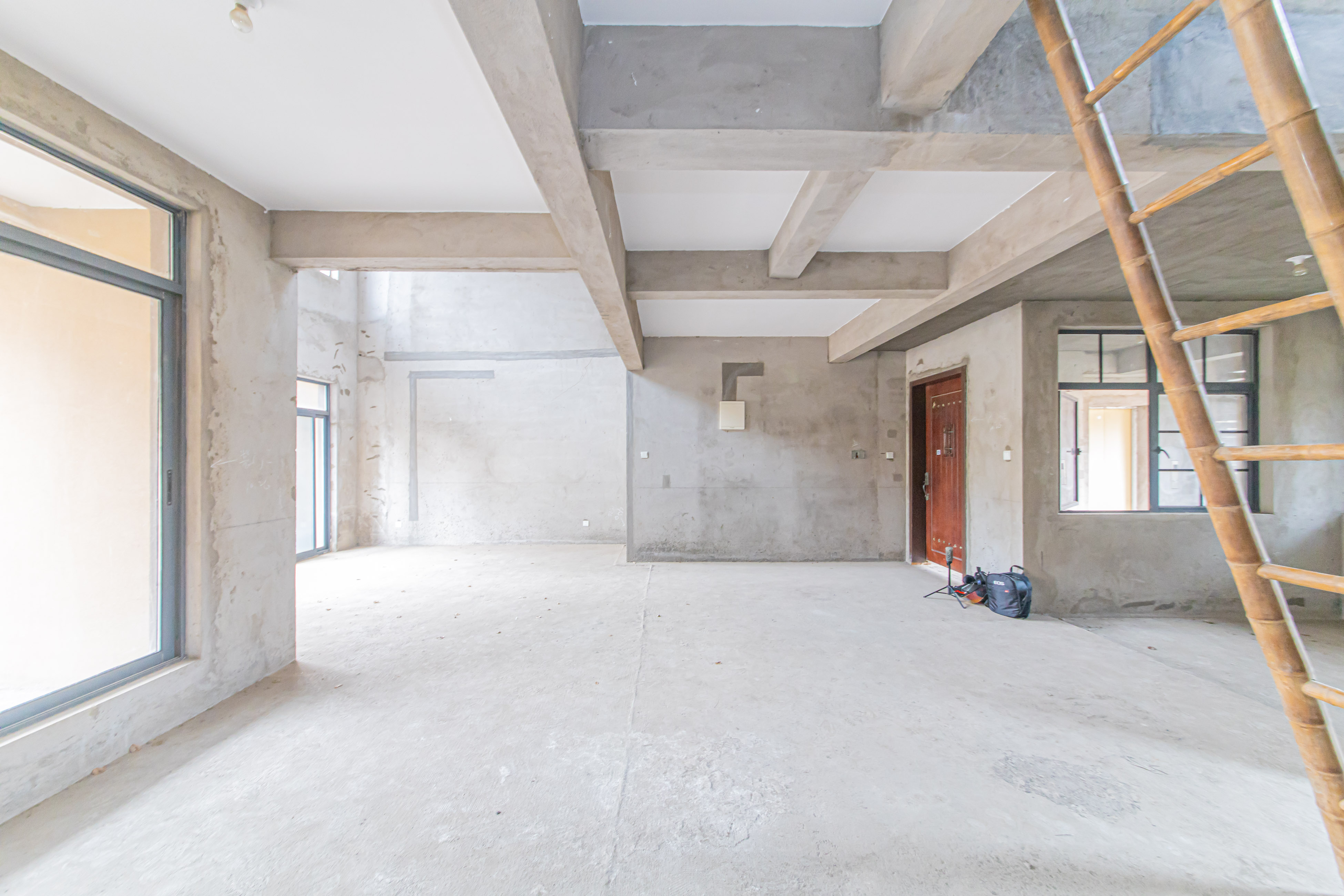 中建芙蓉和苑  5室2厅1卫   325.00万其他