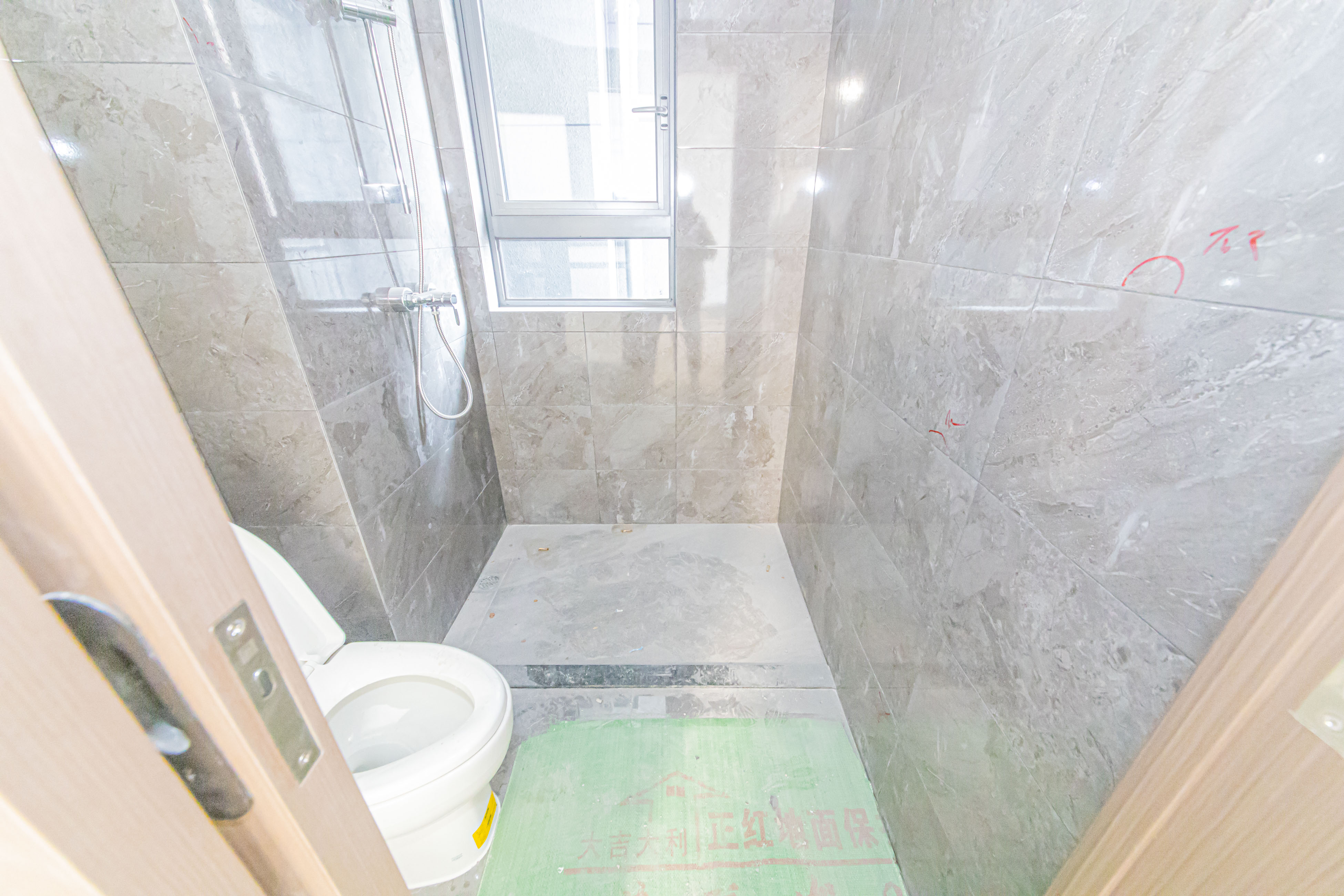 中海寰宇天下  3室2厅2卫    123.5万 中海寰宇天下  3室2厅2卫    123.5万卫生间