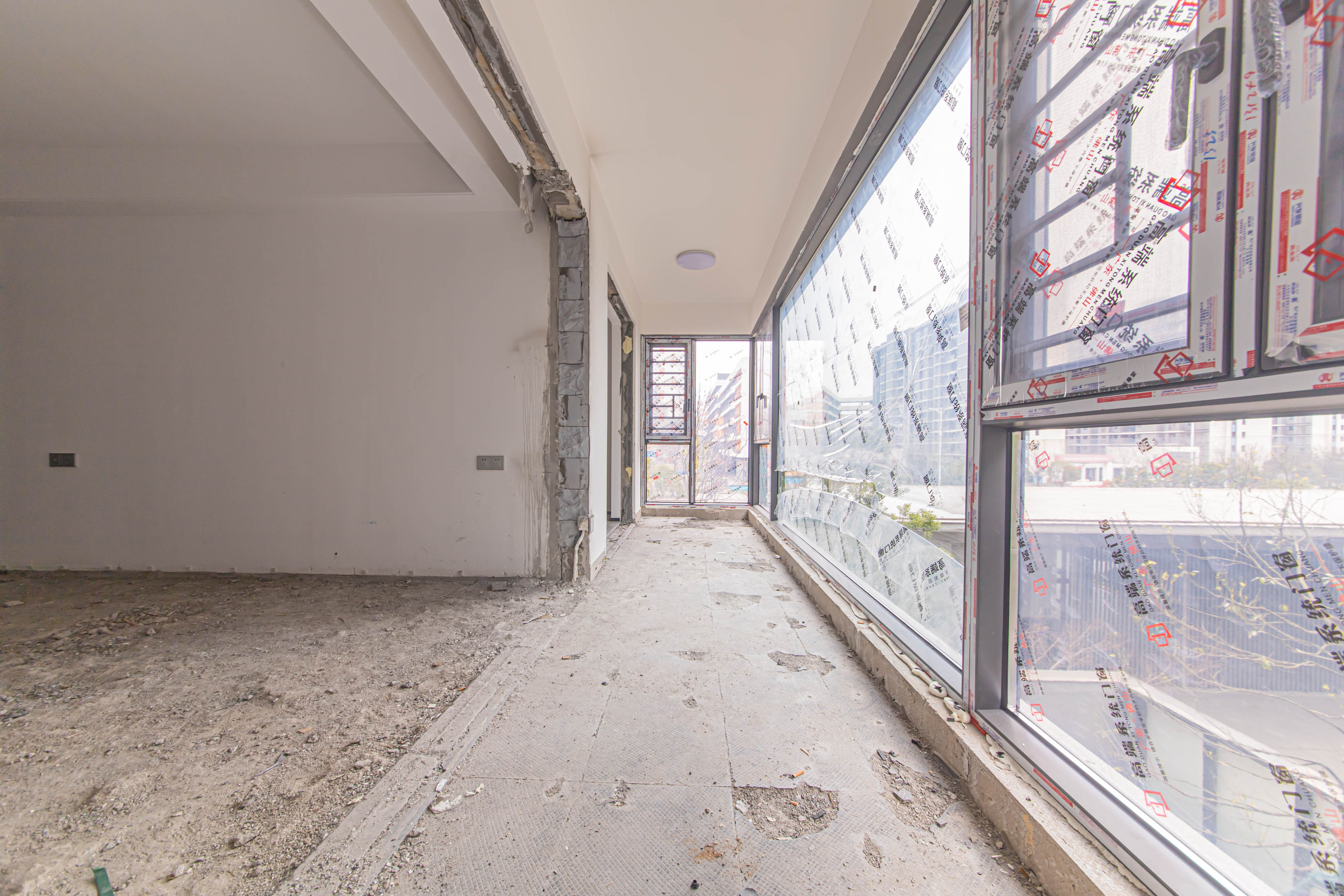 中海寰宇天下  3室2厅2卫    123.5万 中海寰宇天下  3室2厅2卫    123.5万阳台