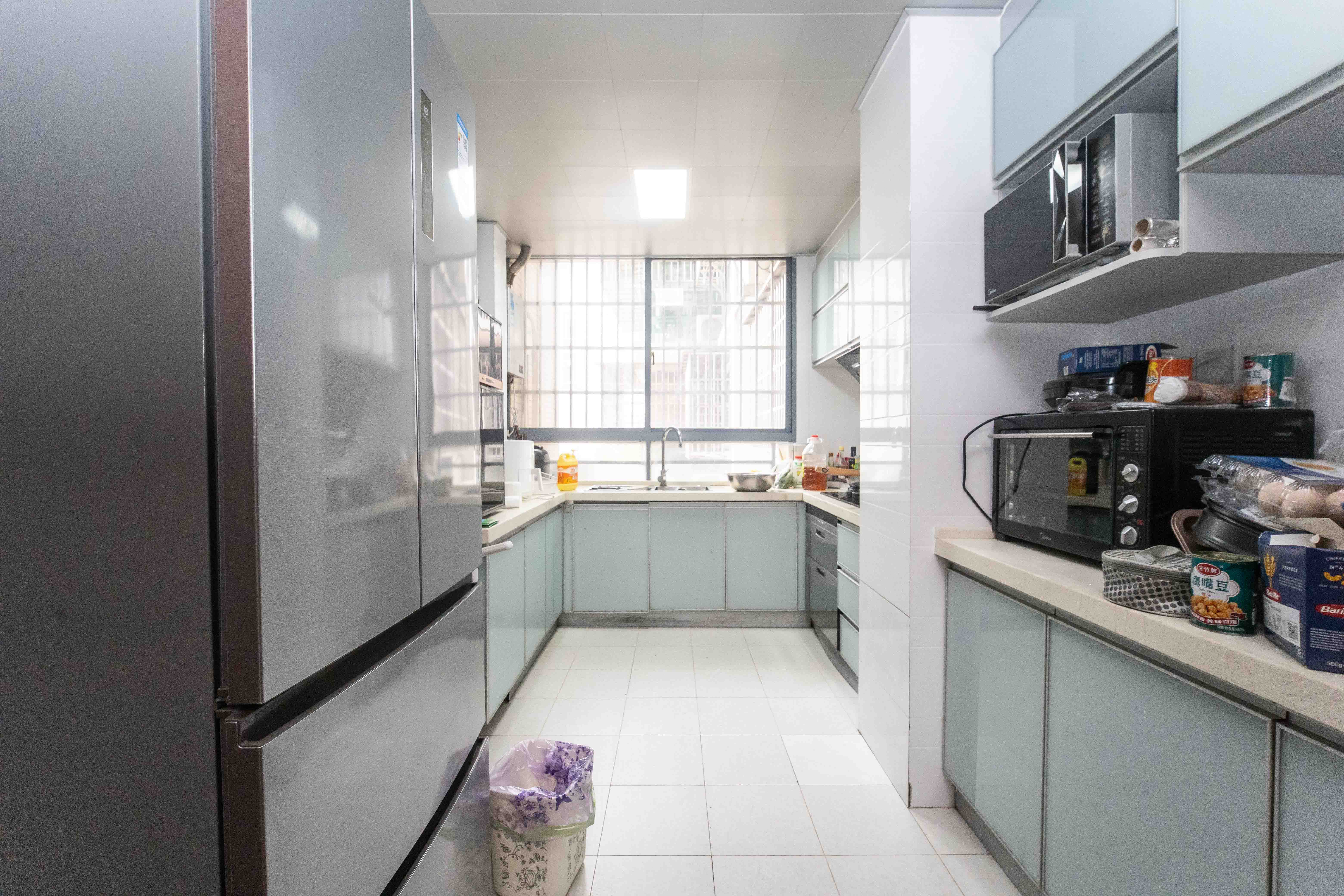 银港水晶城  4室2厅2卫    113.8万厨房