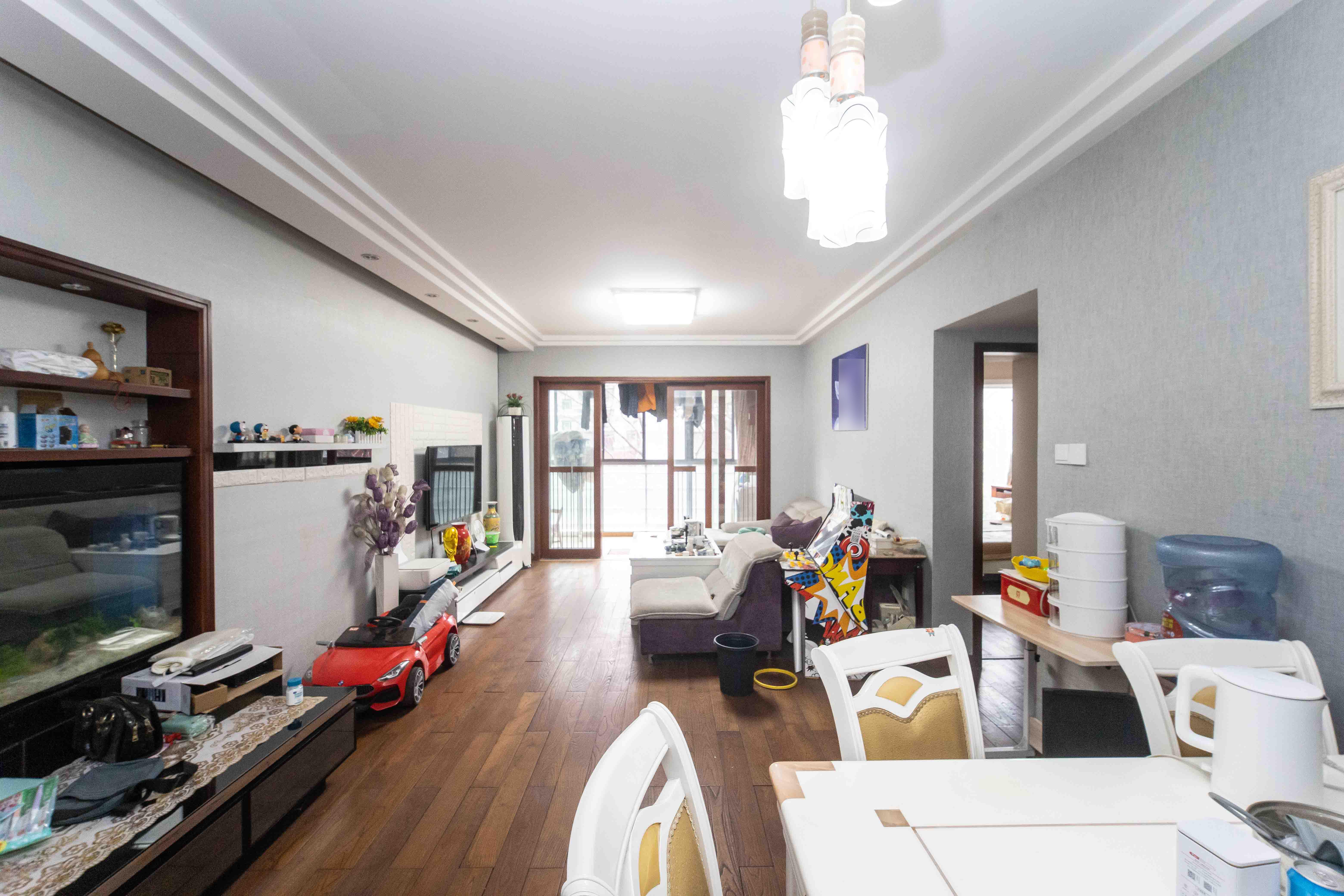 银港水晶城  4室2厅2卫    113.8万客厅