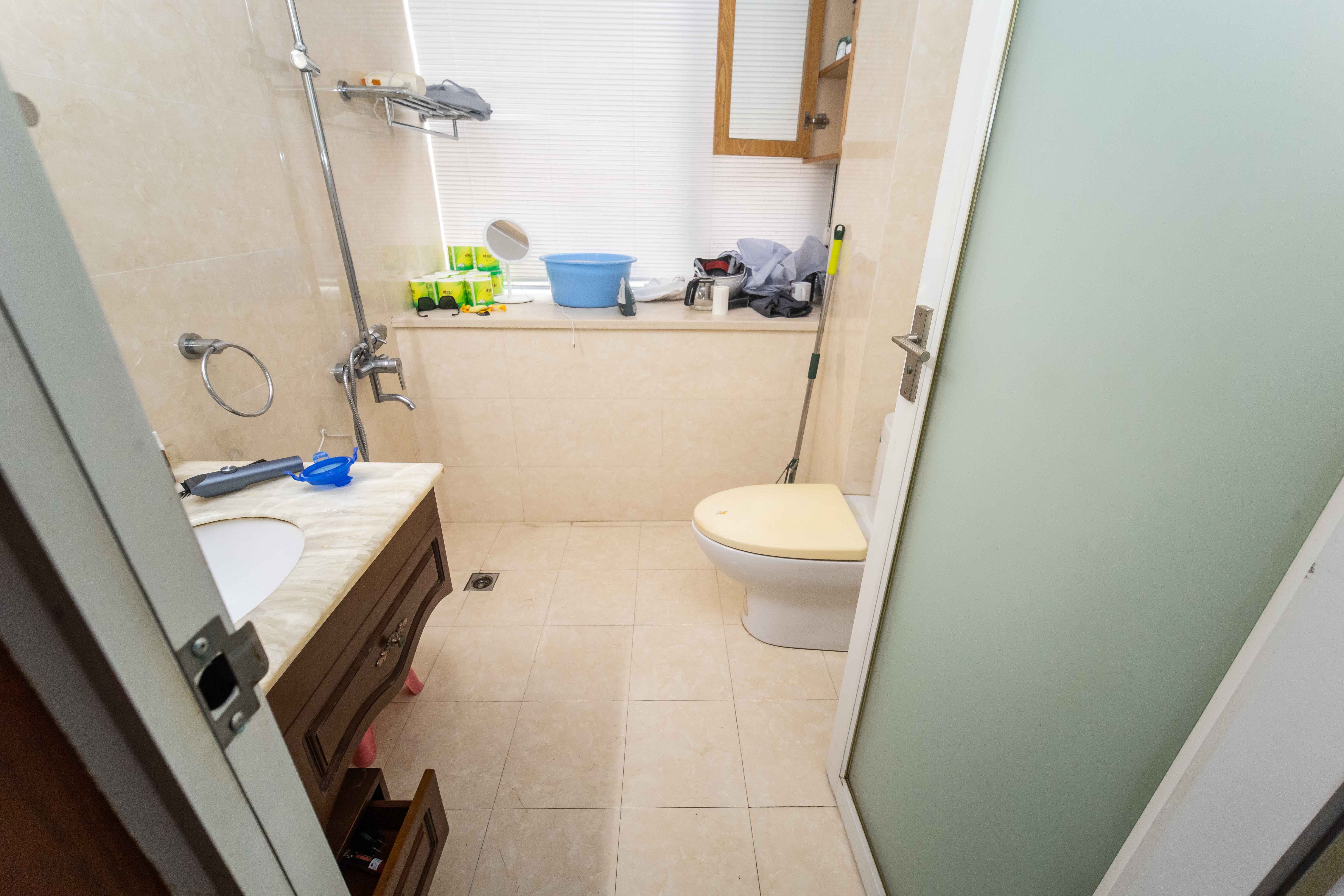 银港水晶城  4室2厅2卫    113.8万卫生间