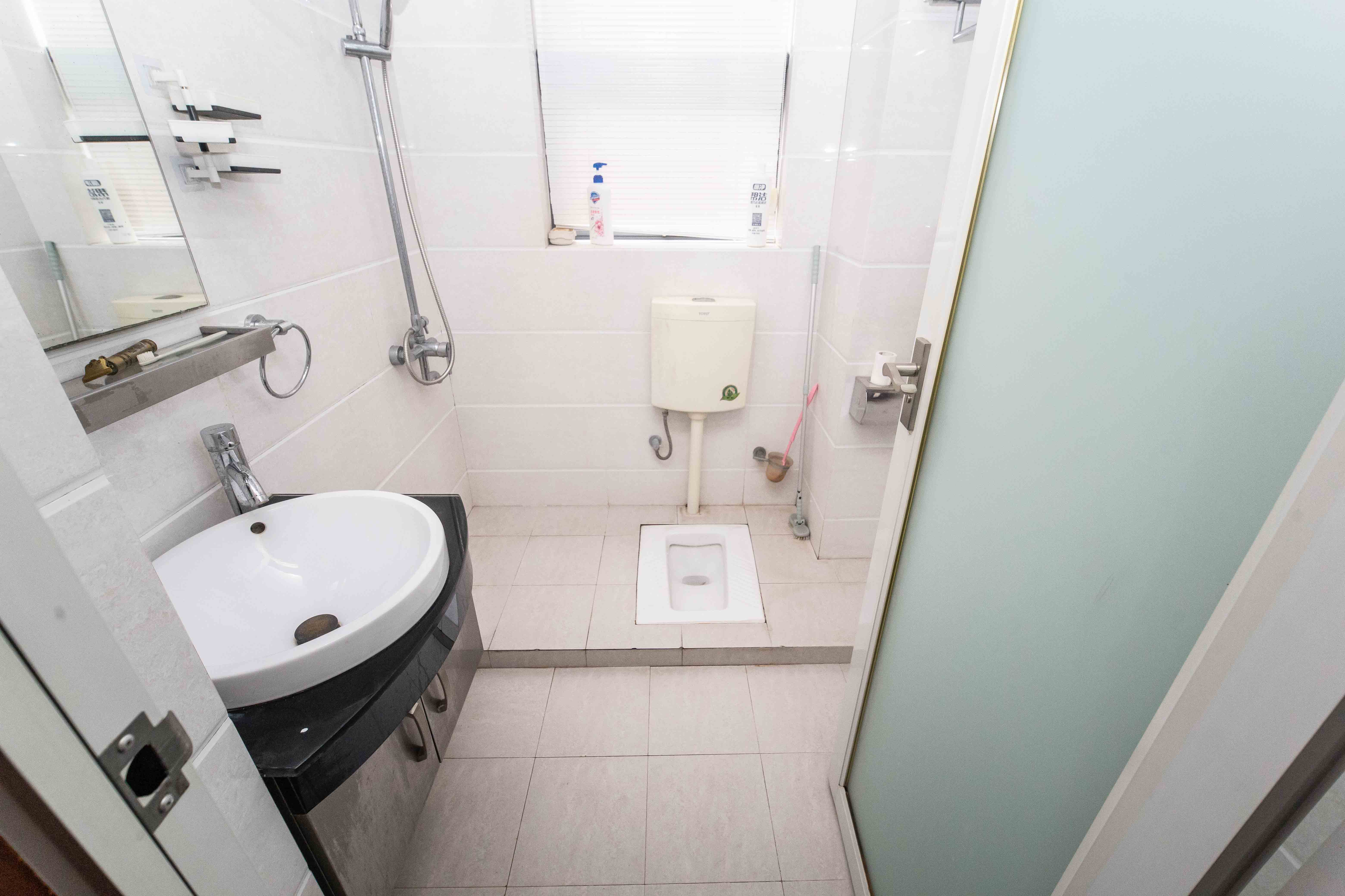 银港水晶城  4室2厅2卫    113.8万卫生间