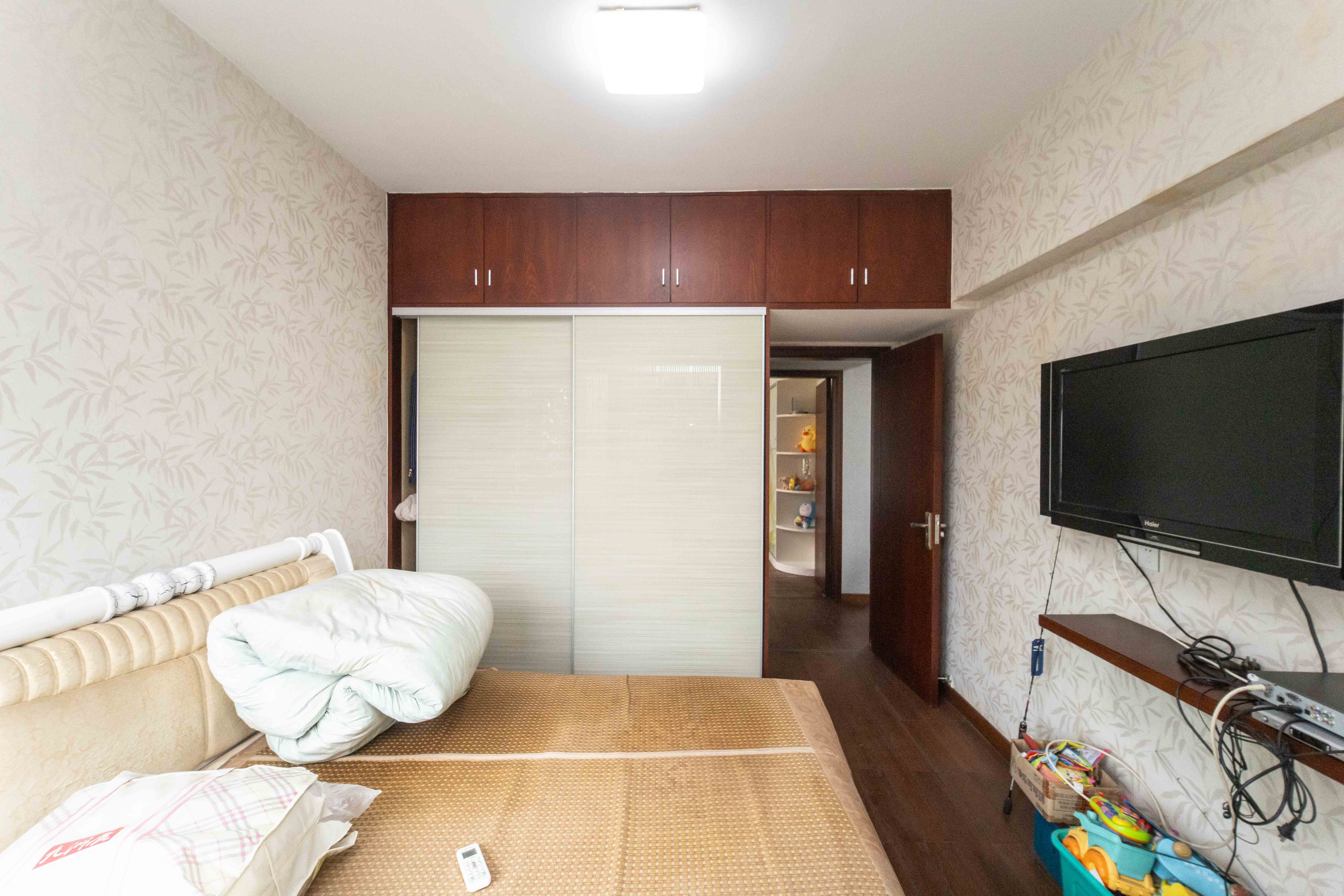 银港水晶城  4室2厅2卫    113.8万卧室