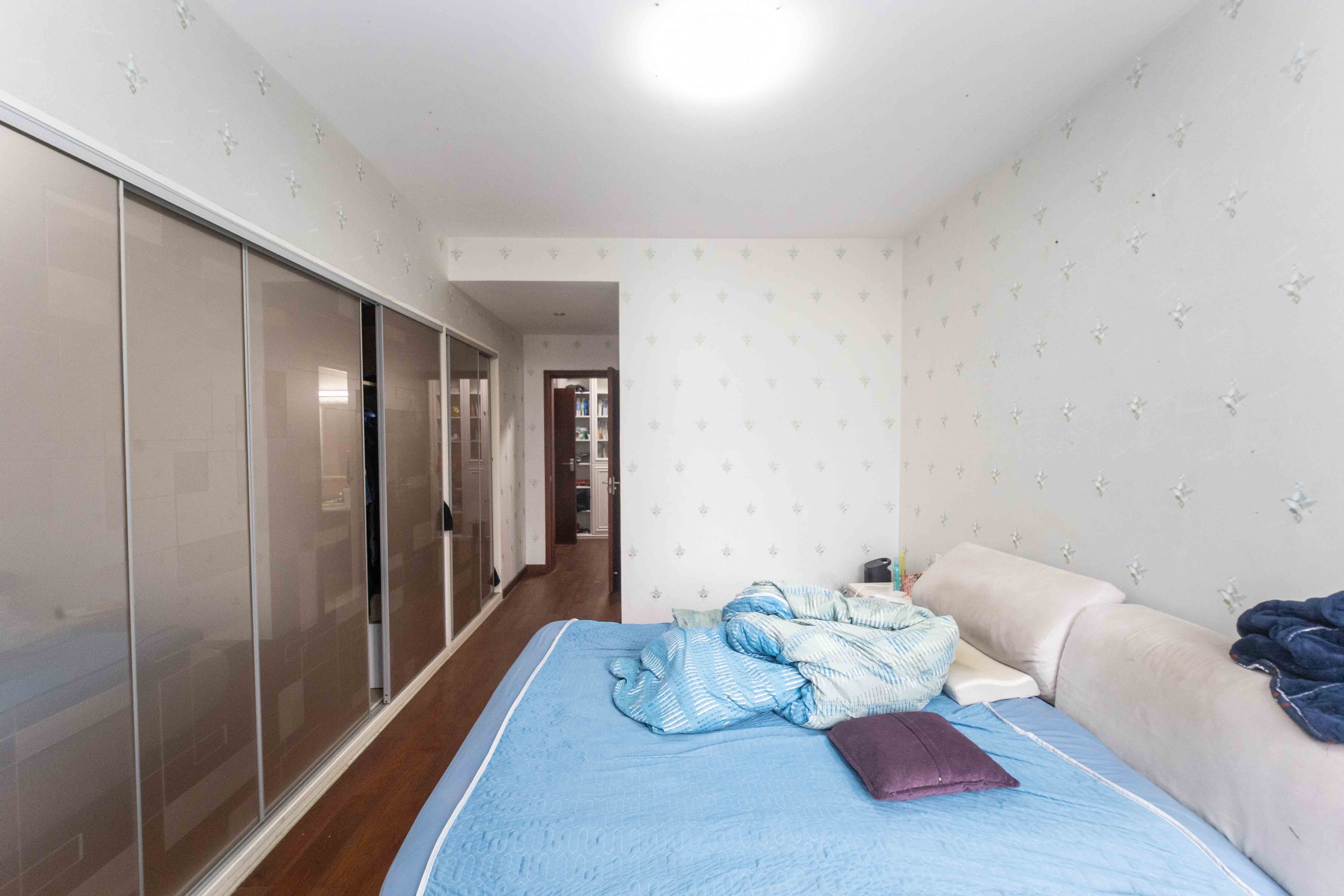 银港水晶城  4室2厅2卫    113.8万卧室